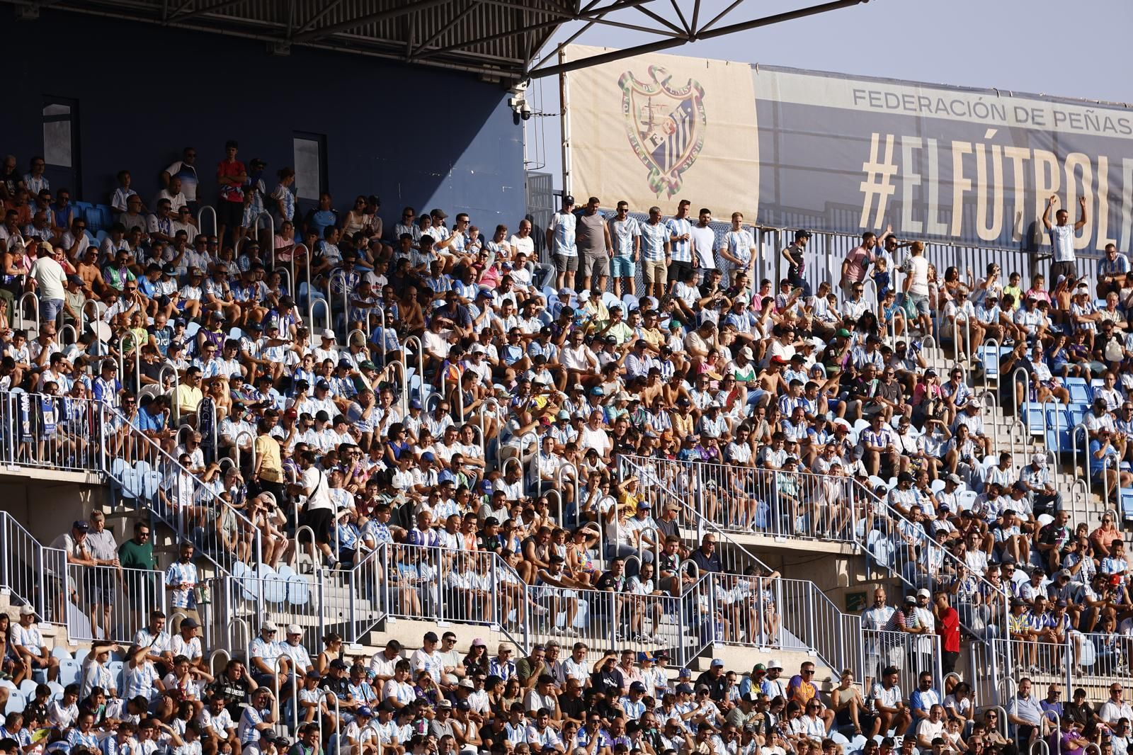 Búscate en las gradas de La Rosaleda durante el Málaga-Cádiz