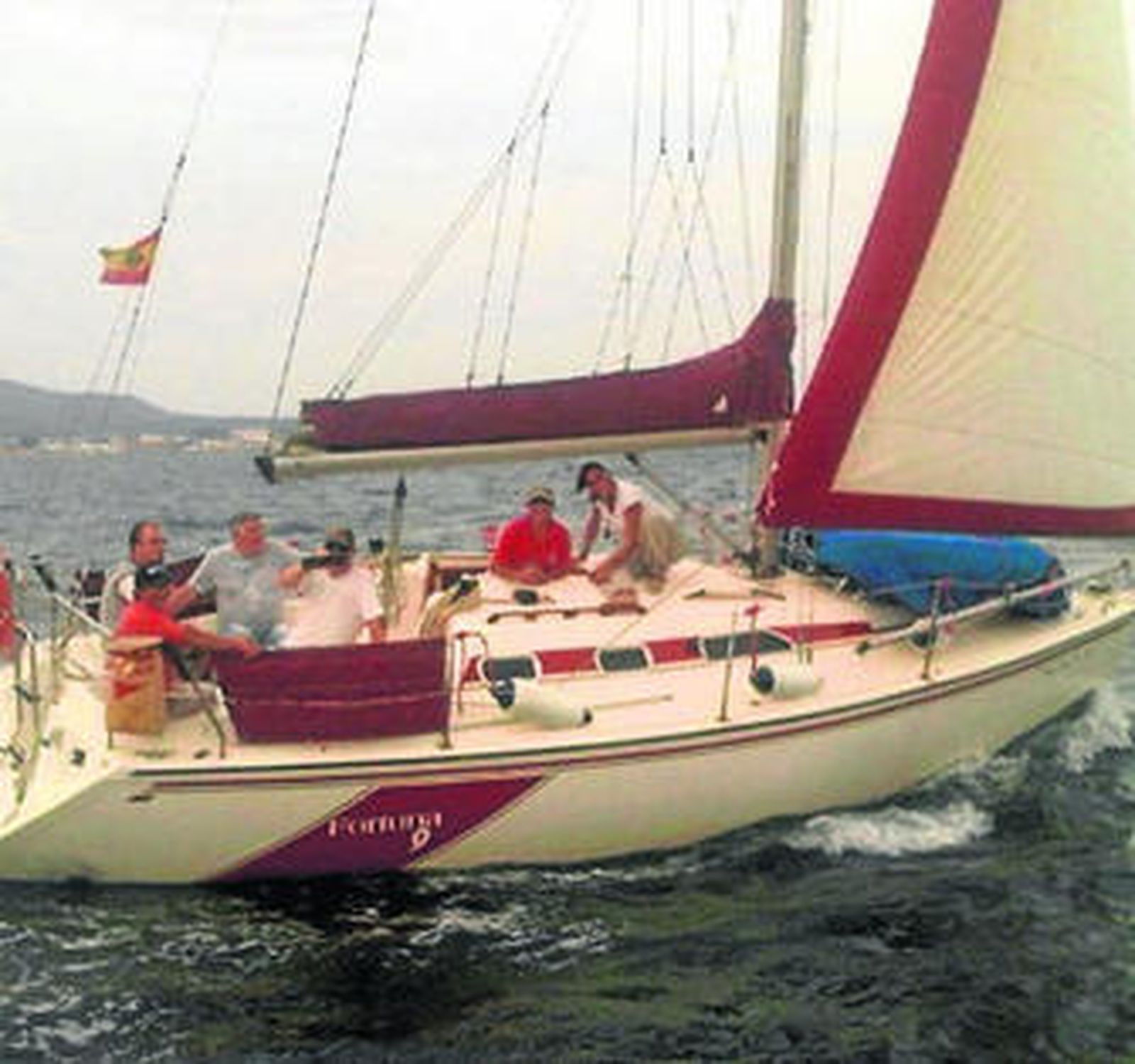 Varias personas en una de las embarcaciones en la Bahía, el pasado jueves.