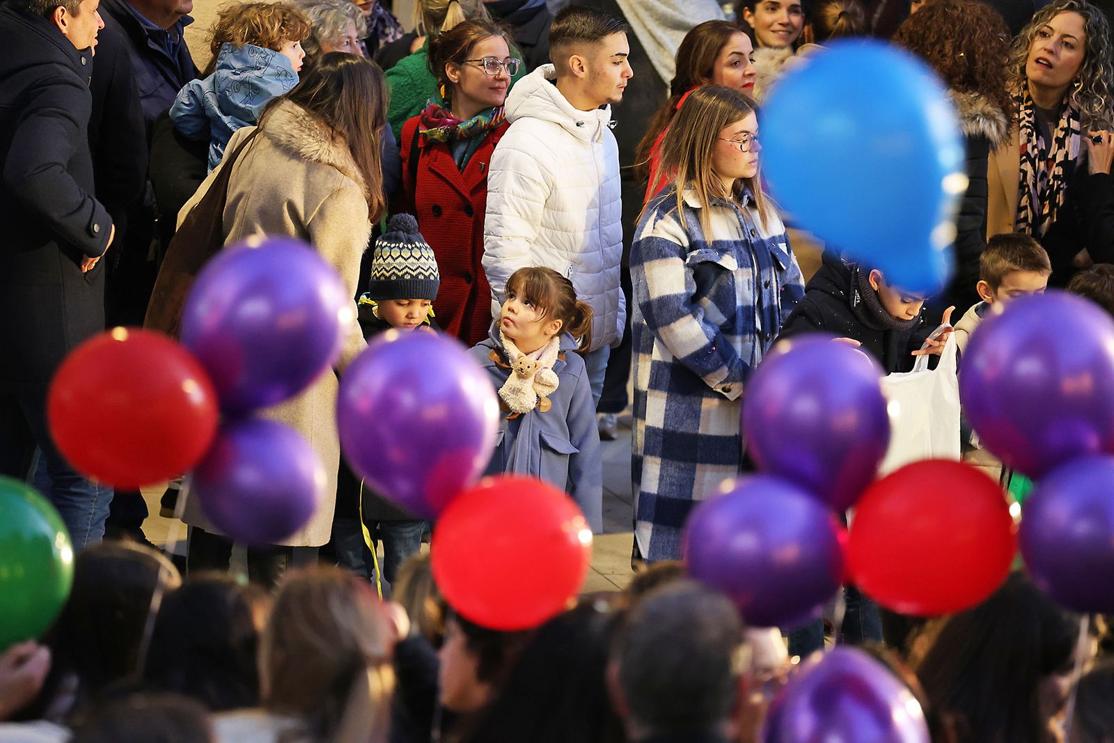 Las mejores fotografías de la salida y recorrido de la cabalgata de Reyes Magos 2026