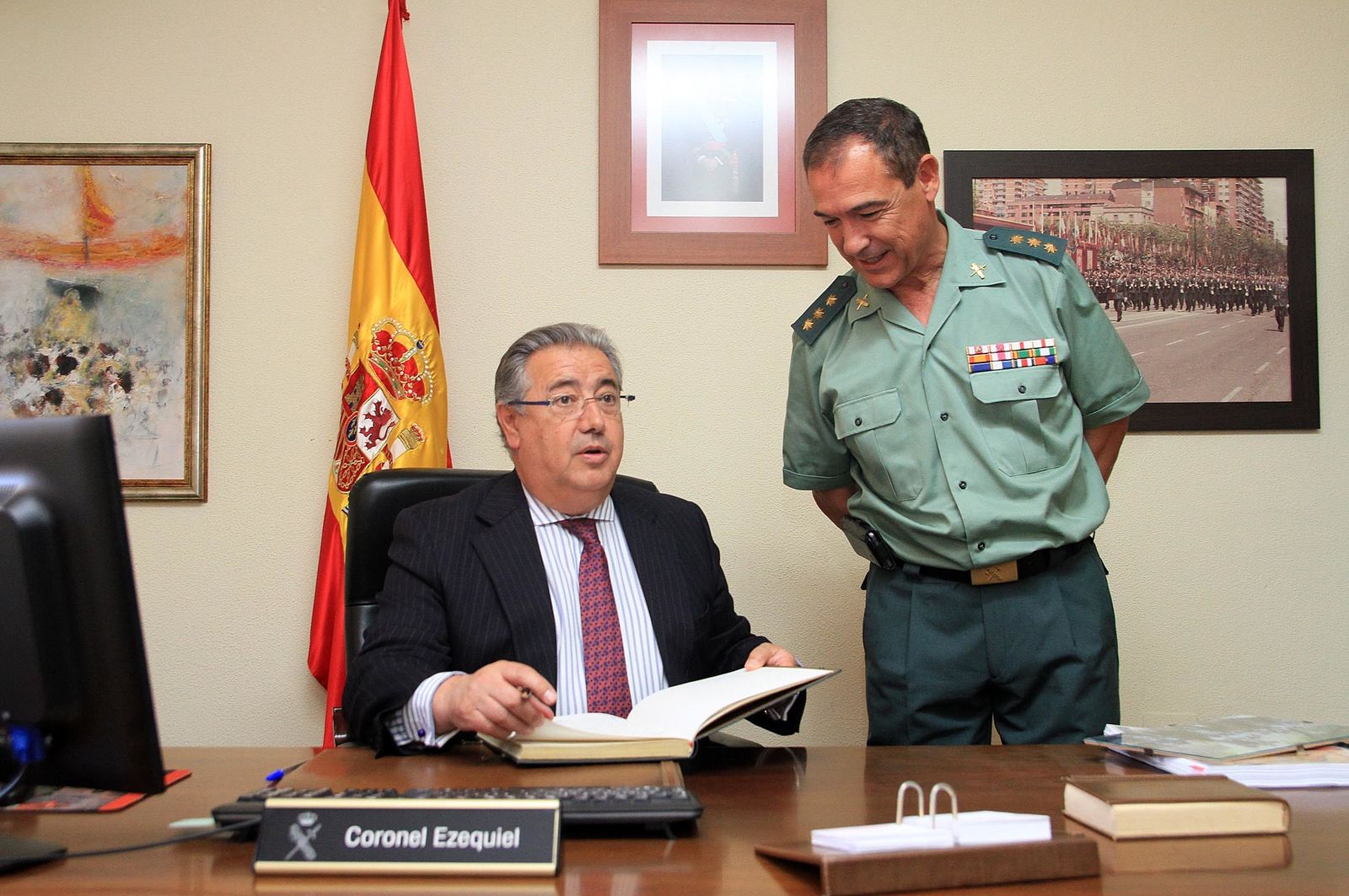 Juan Ignacio Zoido, ministro del Interior, presenta en la Comandancia de la Guardia Civil la nueva versión de AleryCops y el dispositivo del Rocío y posteriormente acude a la Diputación de Huelva para visitar la exposición sobre el terrorismo, en imágenes