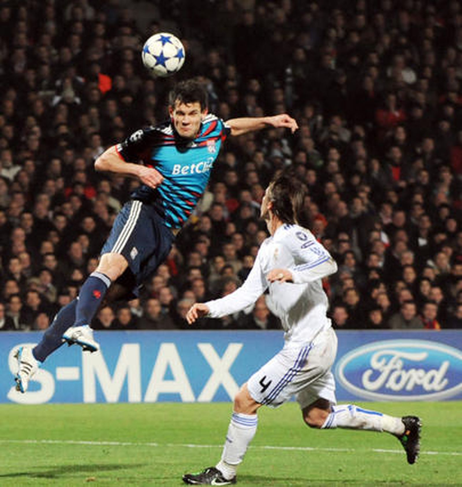 El Real Madrid empata en Lyon y pone medio pie en los cuartos de final de la 'Champions'. / AFP