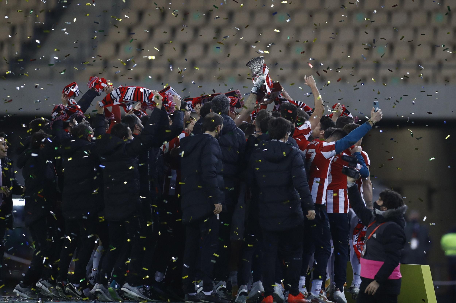 Las imágenes de la final de la Supercopa en Sevilla
