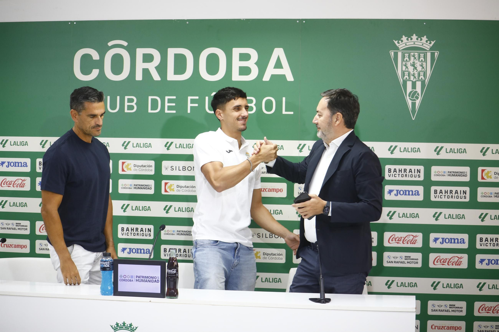 Las mejores fotos de la presentación de Ignasi Vilarrasa como nuevo jugador del Córdoba CF