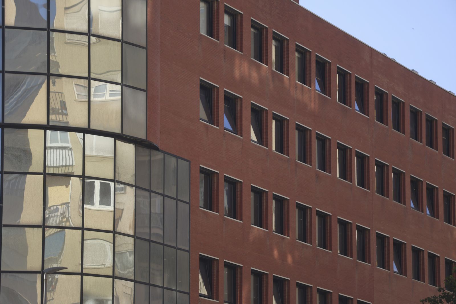 Imágenes de los 10 edificios singulares de la Málaga contemporánea