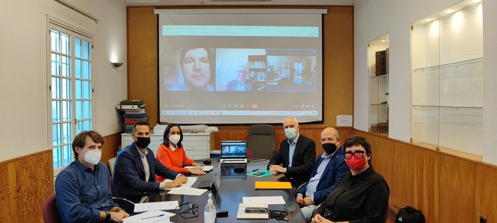 La reunión sobre la Vía Verde 'Entre Ríos' celebrada en la Gerencia Municipal de Urbanismo de Sanlúcar.