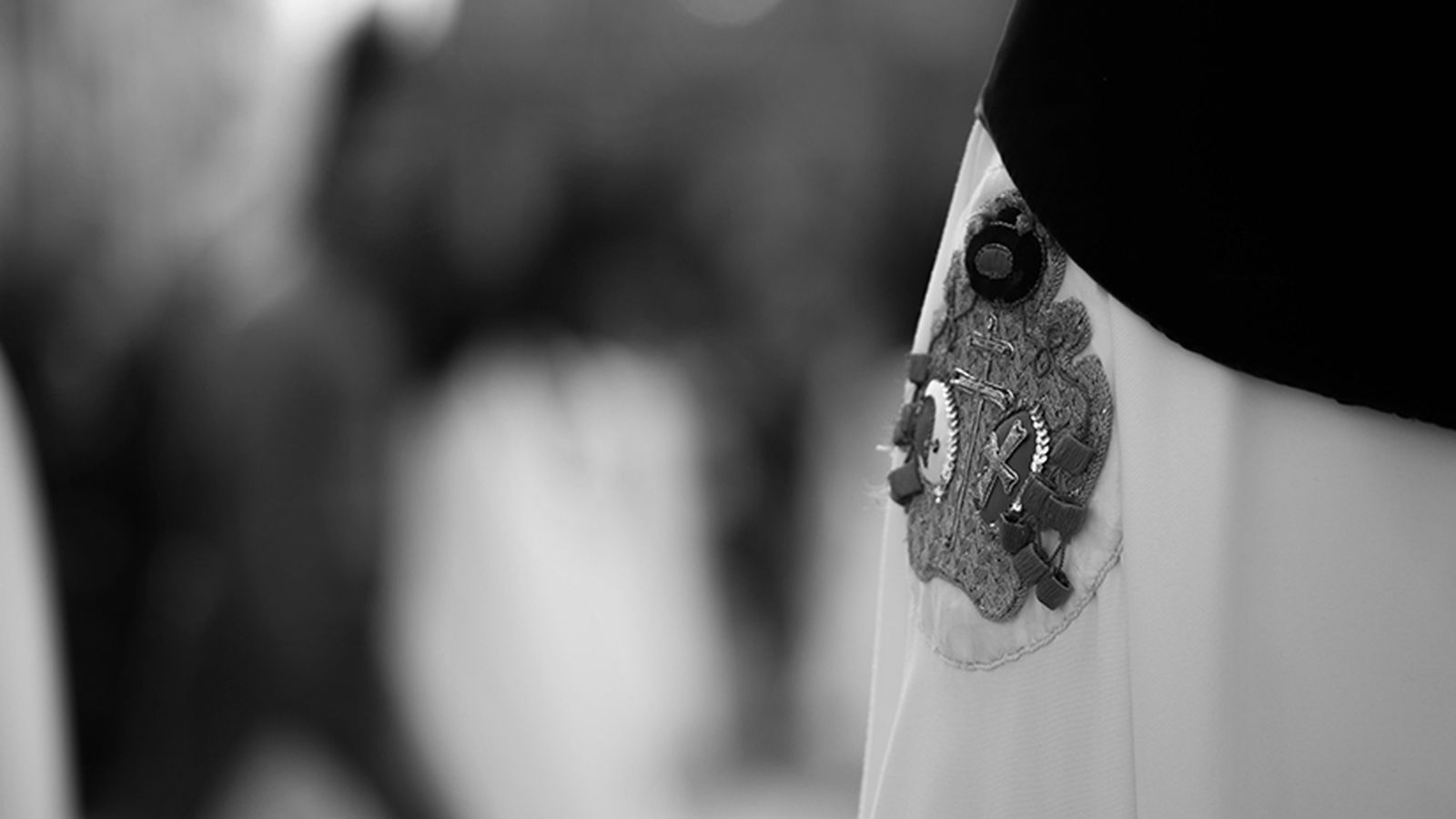 Nazareno de capa de la Hermandad de Los Gitanos.