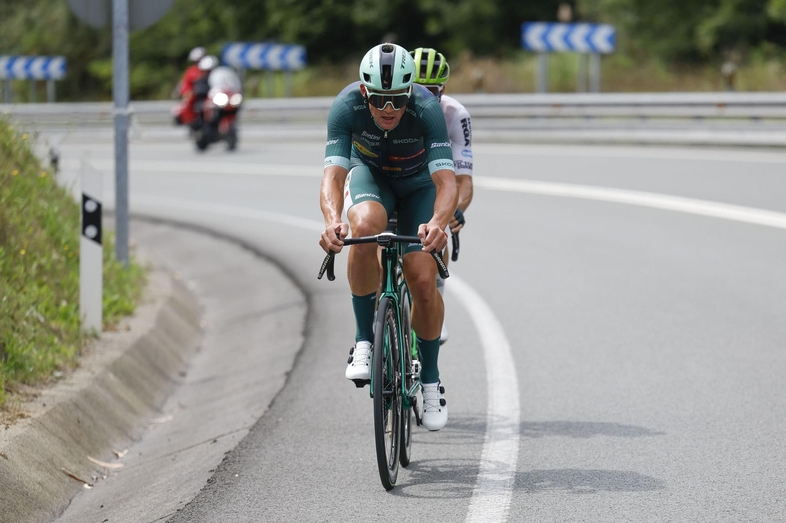 Las fotos de la Vuelta a España con el lío de la suspensión en Bilbao | Etapa 11