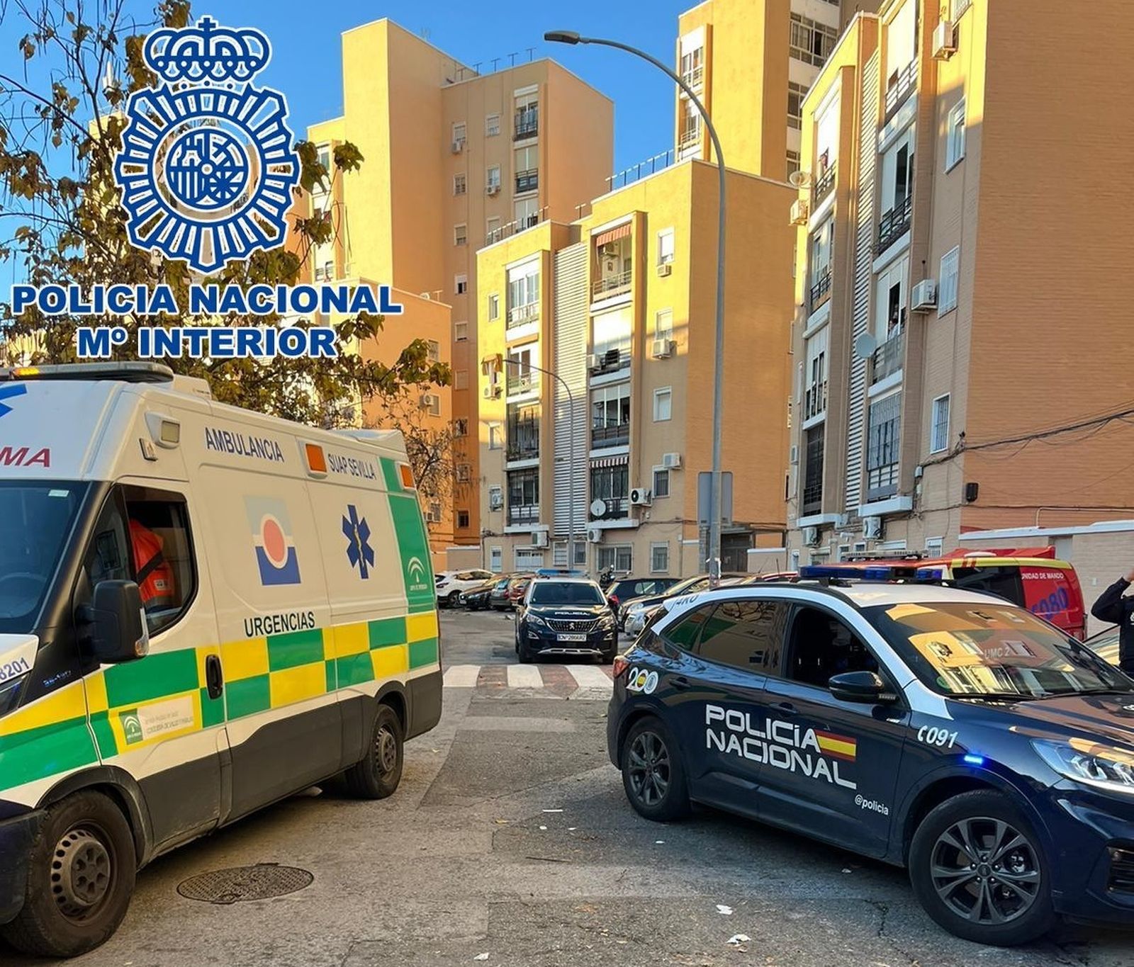 La Policía Nacional evita el suicidio de un hombre en su domicilio de Sevilla