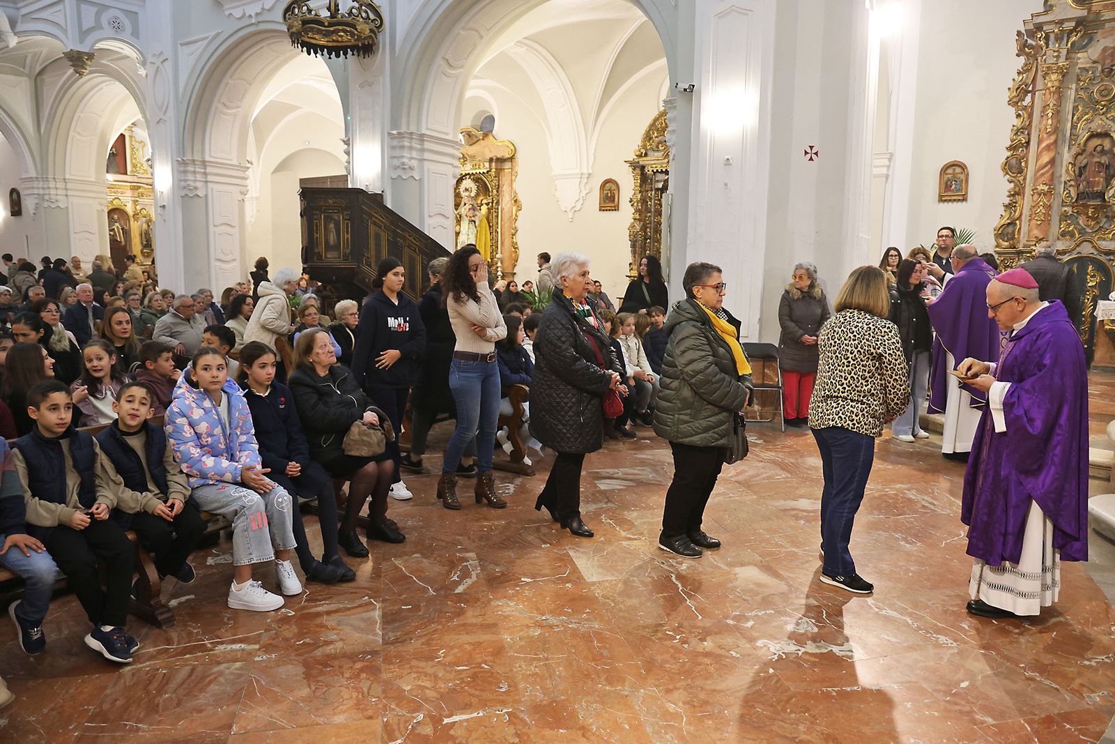 Las fotografías de la Misa de Imposición de Cenizas en la Catedral