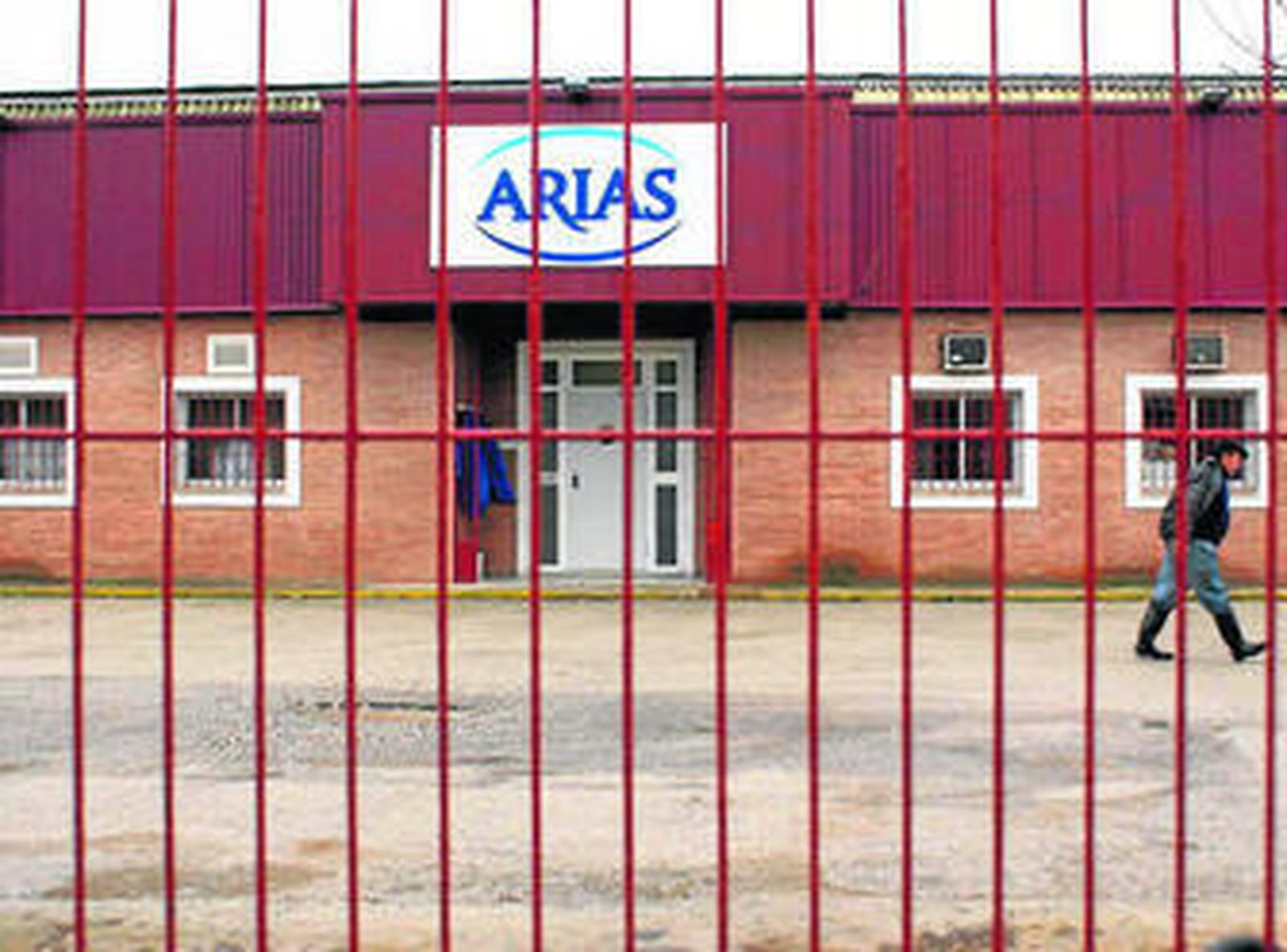 Fachada de la planta de Arias en Ronda.