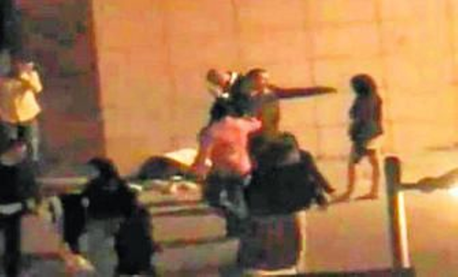 Imagen de la paliza sufrida por el joven almeriense en Granada.