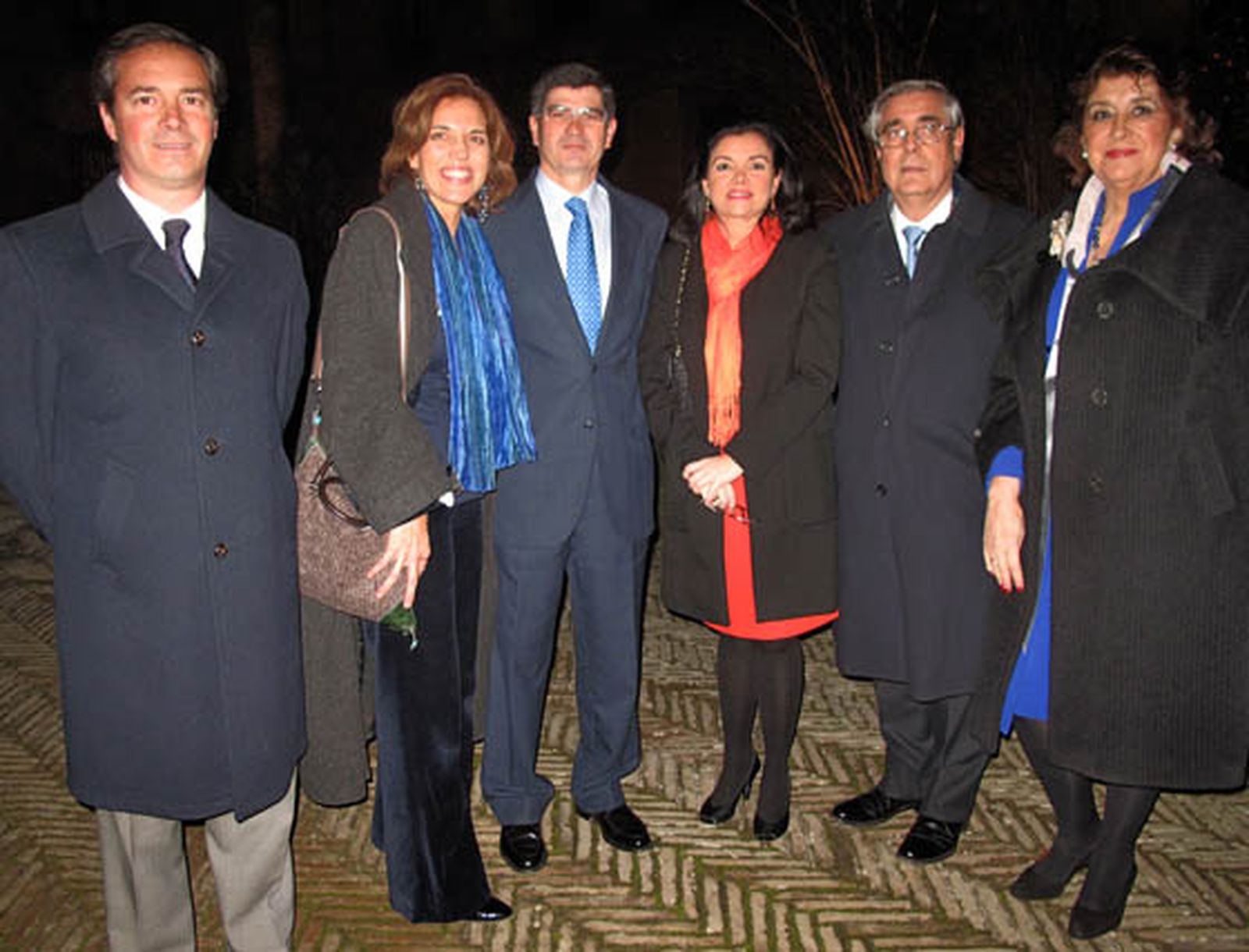 Antonio Pérez Ostos secretario de Cecofar; Victoria Herrera, gerente comercial de Grupo Joly; Patricio Cisneros, director general de Cecofar; Carmen Peña, presidenta del Consejo General de Colegios de Farmacéuticos; Antonio González, ex presidente del Colegio de Farmacéuticos de  Sevilla; y la farmacéutica Trinidad Pérez, Premio Nacional de Pintura de Aefla.

Foto: Victoria Ramírez