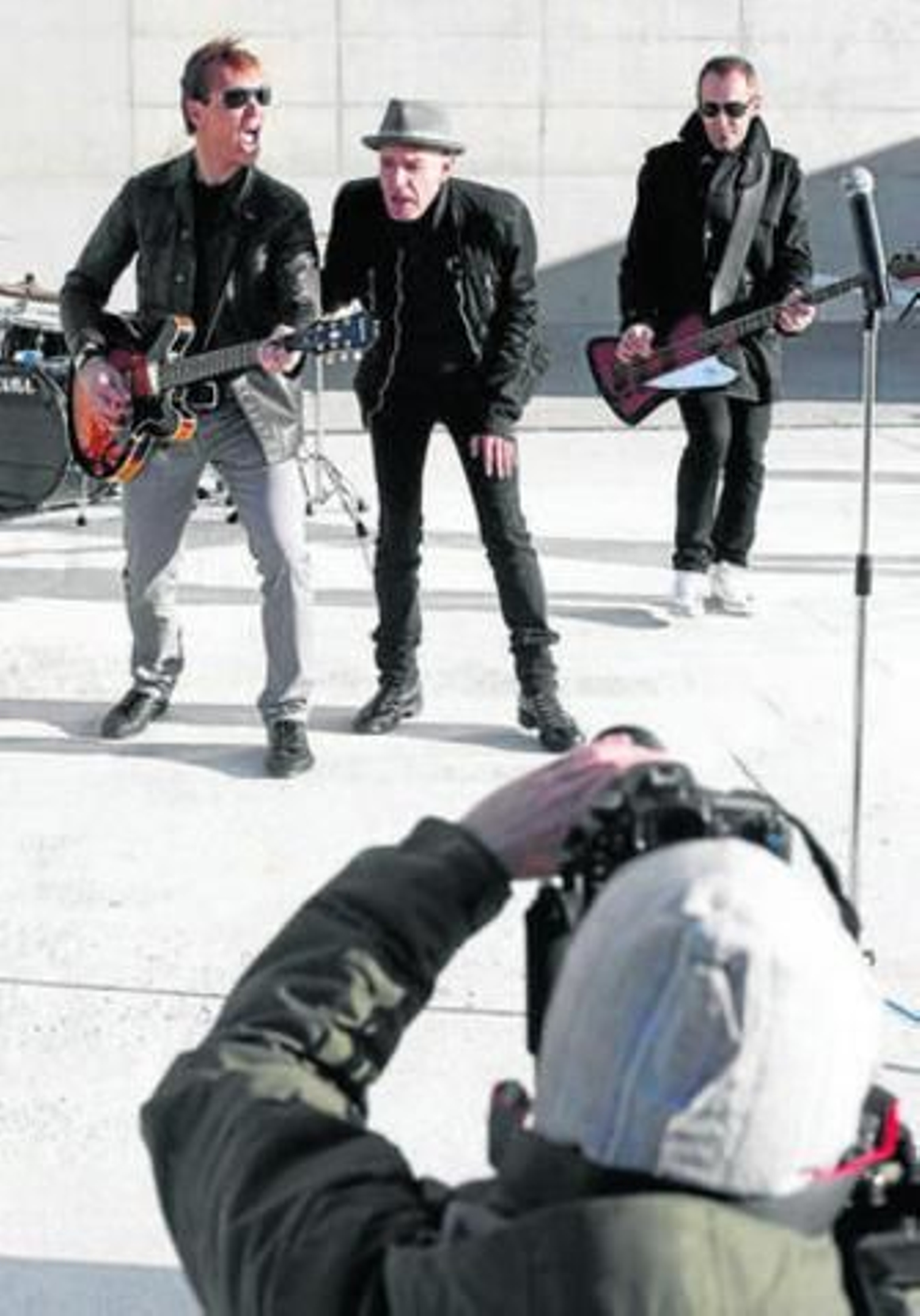 Lagartija Nick, ante CajaGranada. .