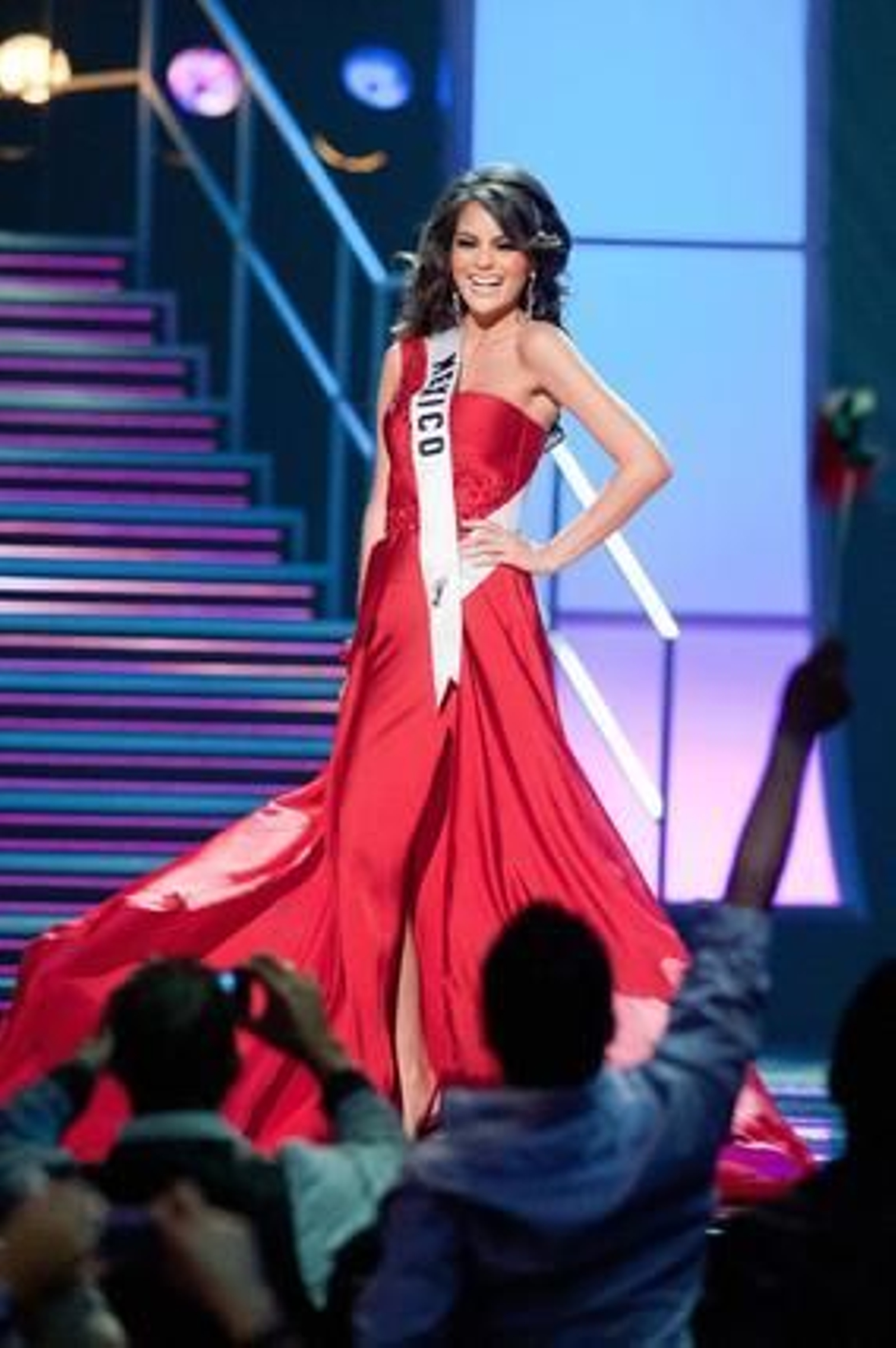 Miss México posa en traje de noche.

Foto: EFE