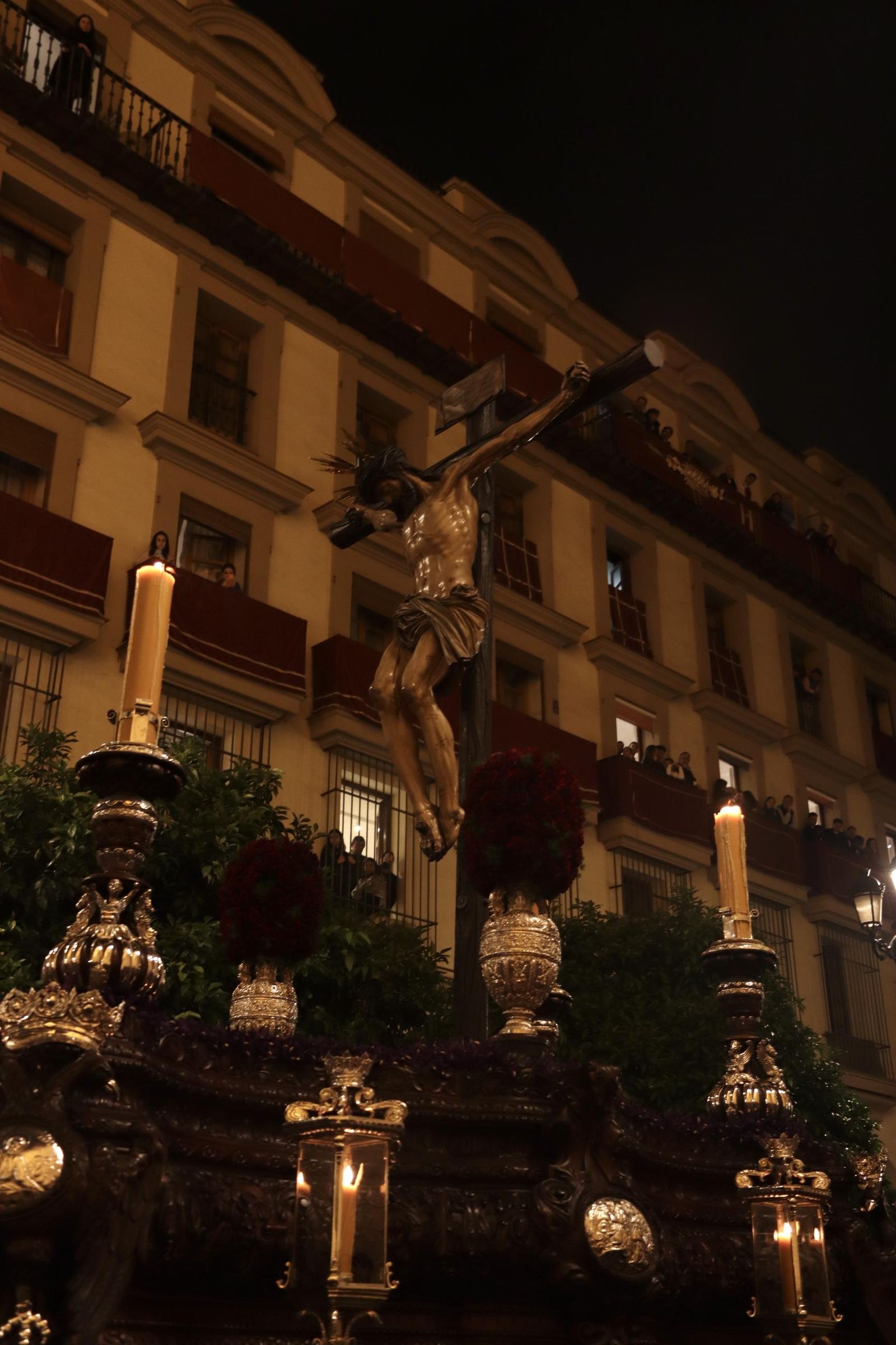 La Madrugá por la Carrera Oficial en la Semana Santa de Sevilla 2025