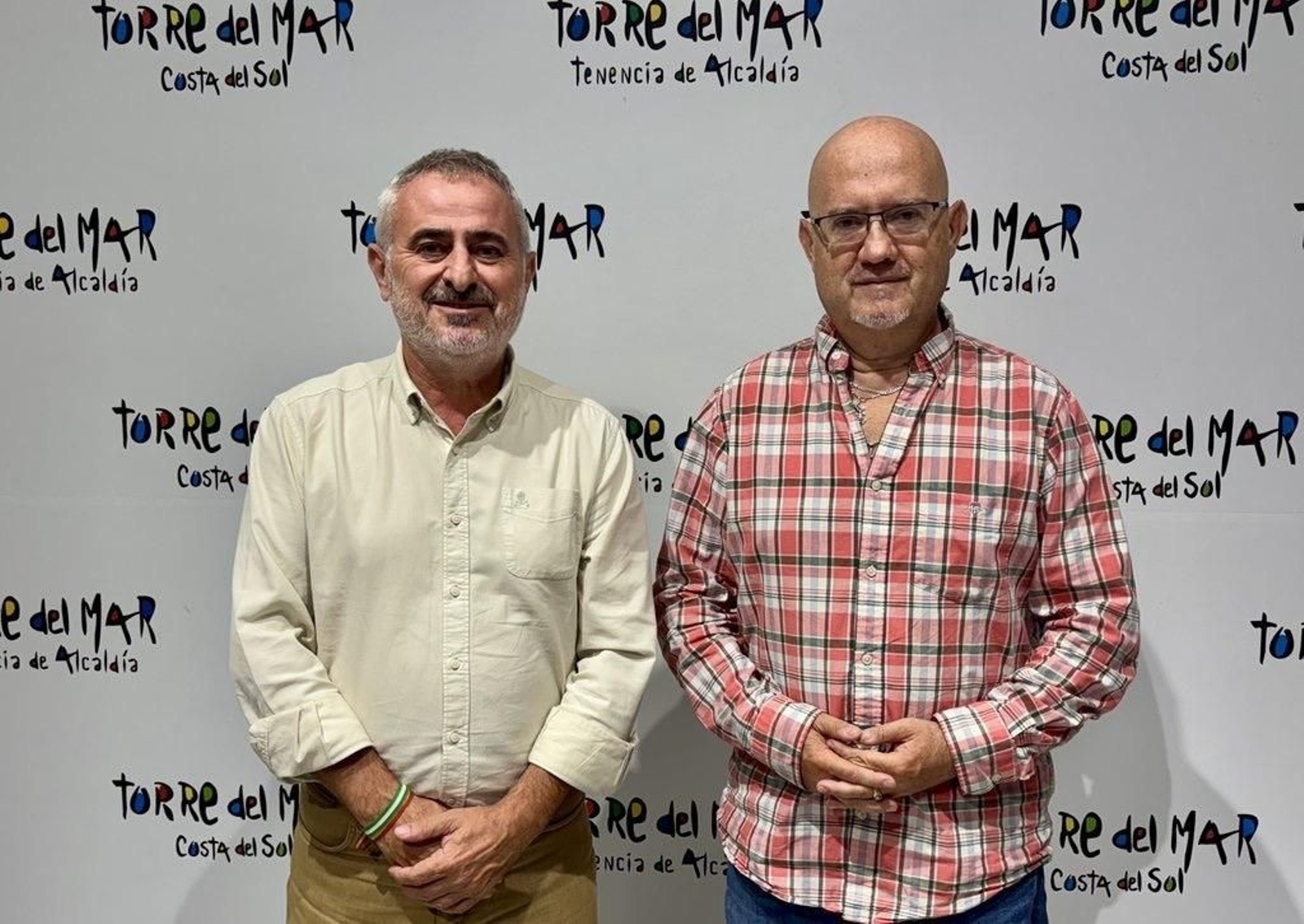 Jesús María Claros, concejal de Infraestructuras, y a la derecha en la imagen Pérez Atencia, teniente alcalde de Torre del Mar.