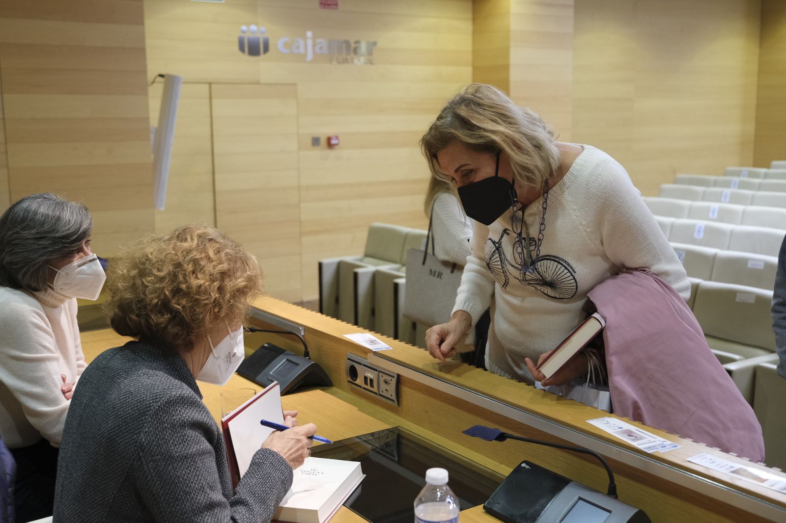 Fotogalería Diario de los Libros, con Julia Navarro. Almería