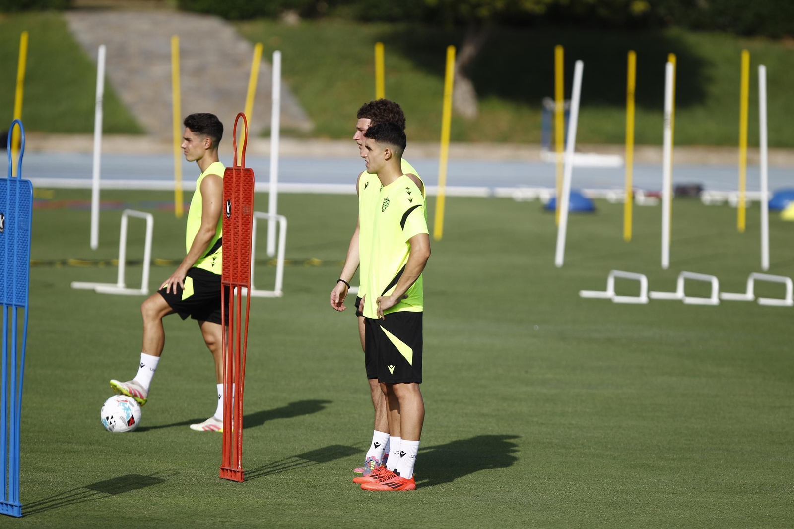 Primer entrenamiento de la Temporada 2025-2026 de la U.D. Almería, en imágenes