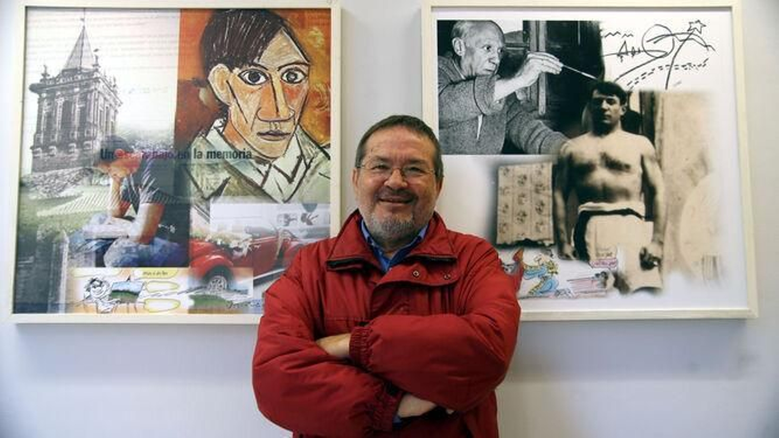 Vicente Toti junto a alguna de sus obras.