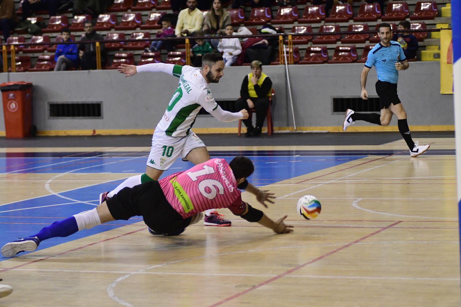 El Córdoba CF Futsal-Colo Colo Zaragoza, en imágenes