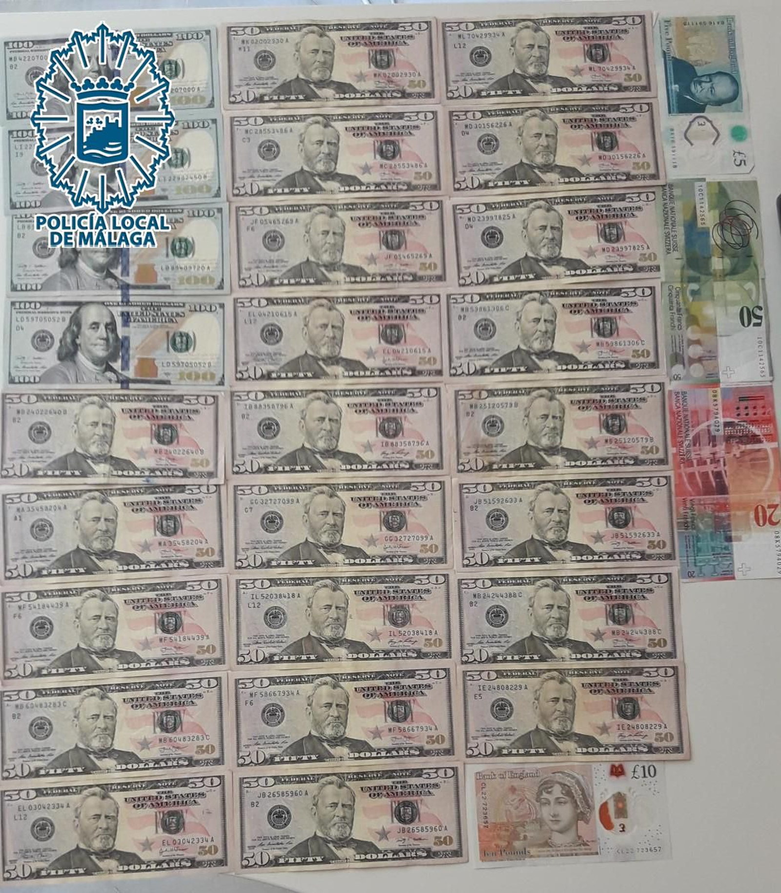 Dinero recuperado y entregado a su propietaria.