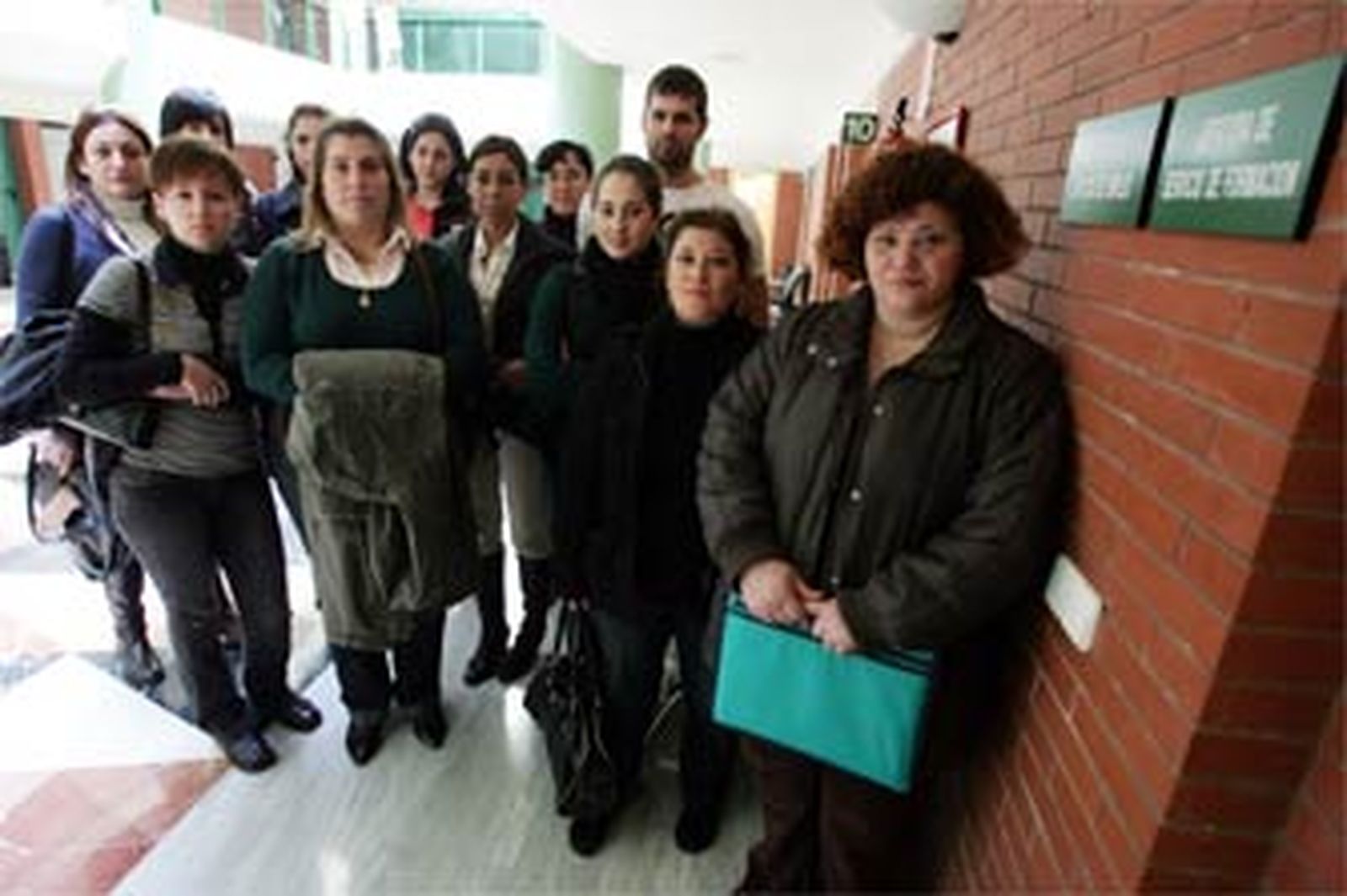 Un grupo de alumnos protesta ante irregularidades en un curso de FPO de la Junta