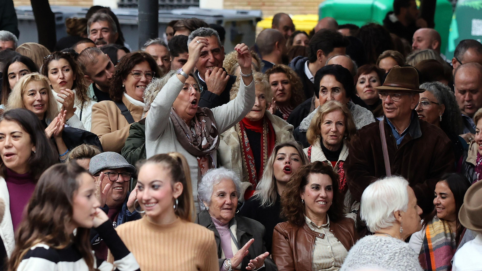 Ambiente de fiesta pasado por agua en las zambombas de Jerez