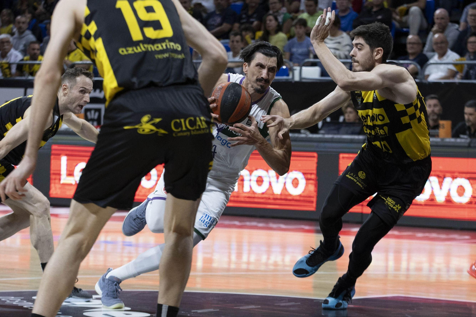 El Lenovo Tenerife - Unicaja, en fotos
