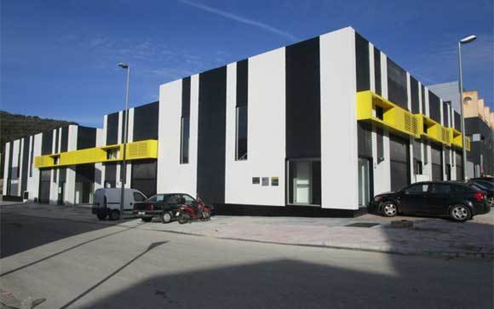 Zona Franca entrega las 10 naves del vivero de empresas en Ubrique la próxima semana