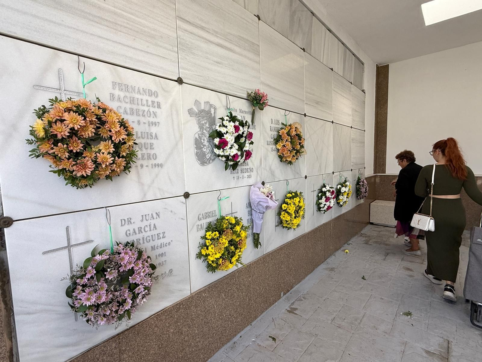 La Línea recuerda a sus difuntos con el tradicional acto en el Cementerio de San José