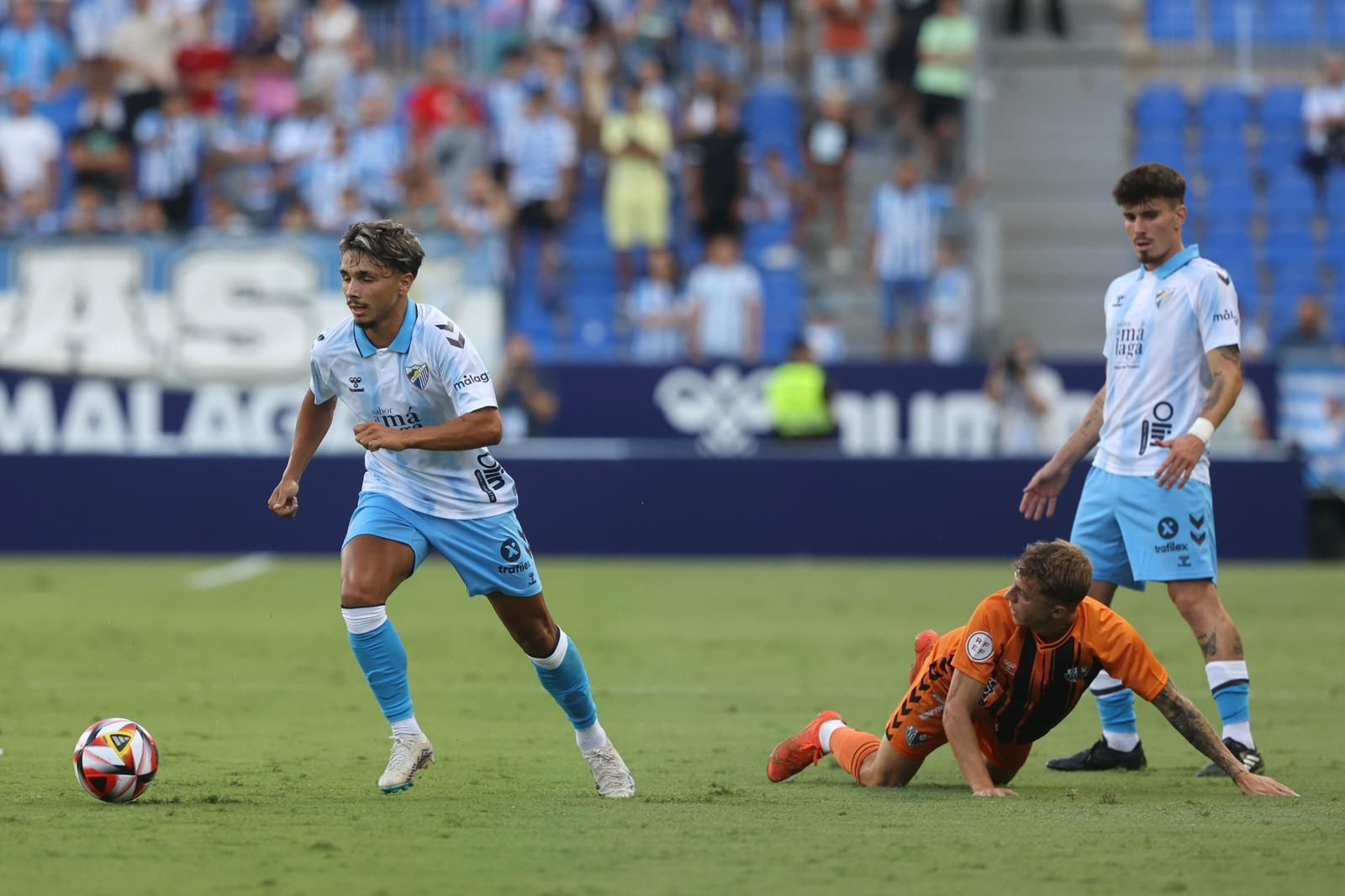 El Trofeo Costa del Sol, entre Málaga CF y Antequera, en imágenes