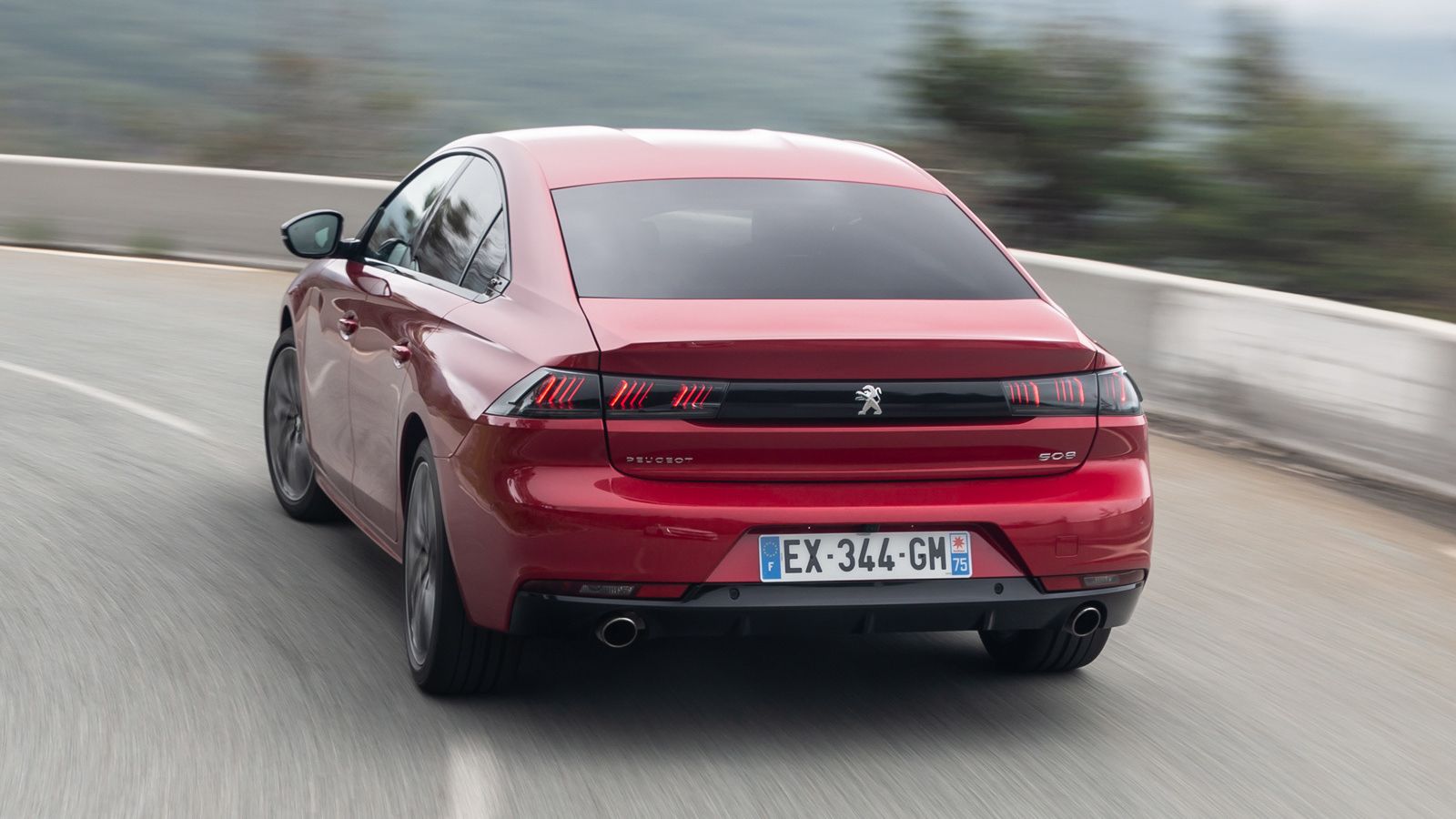 La zaga es muy llamativa con los grupos ópticos en una posición muy horizontal.