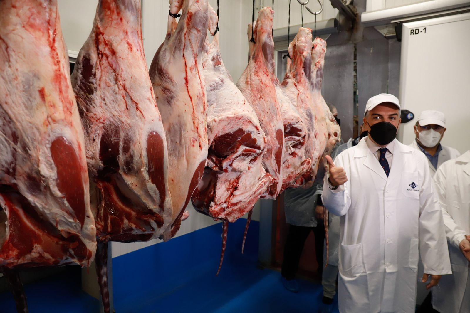 El consejero de la Presidencia, en su visita a la empresa Román y Martos.