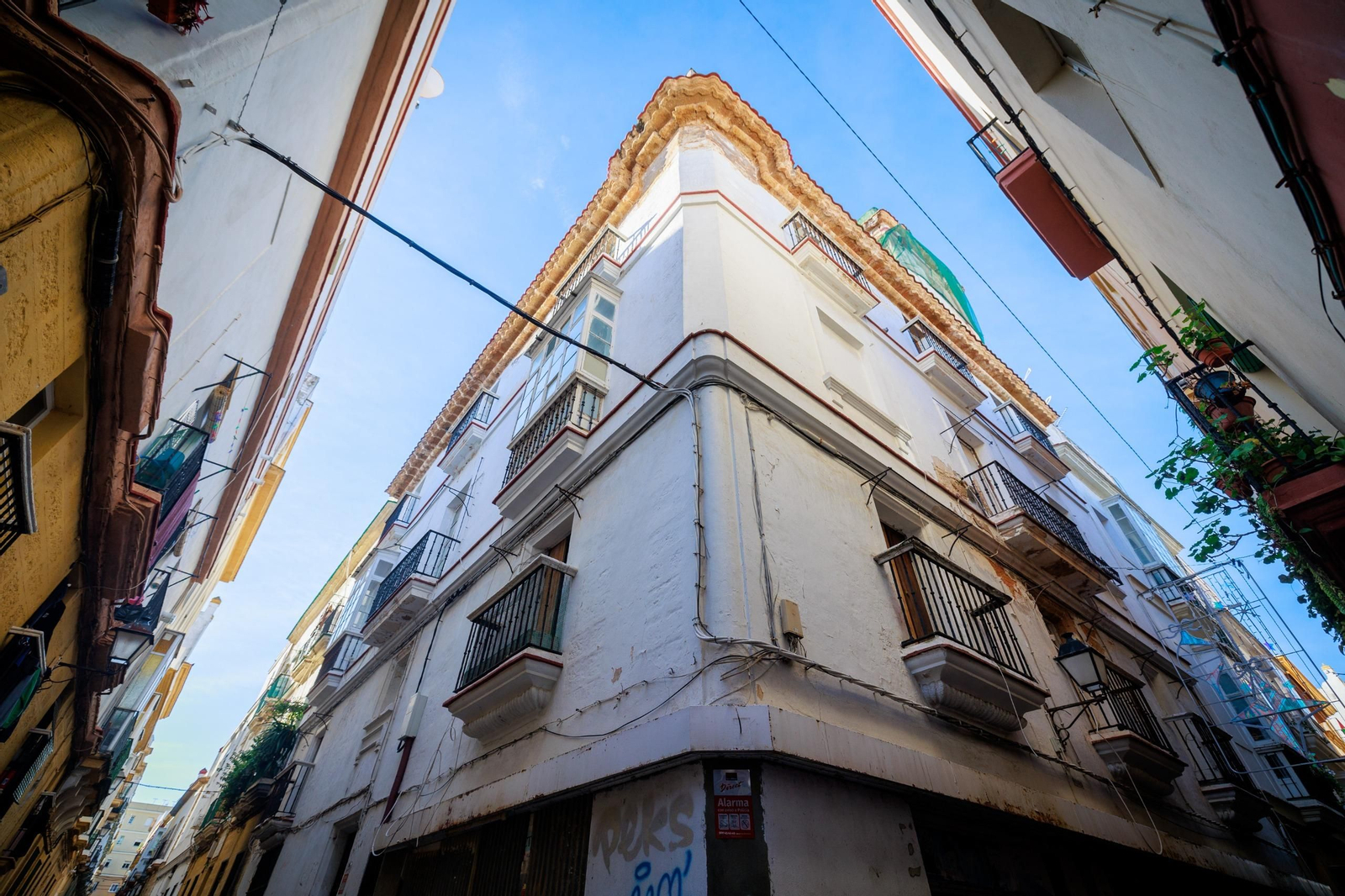 Fachadas de la casa palacio barroca de Pasquín, 1, vistas desde el callejón de Cardoso.