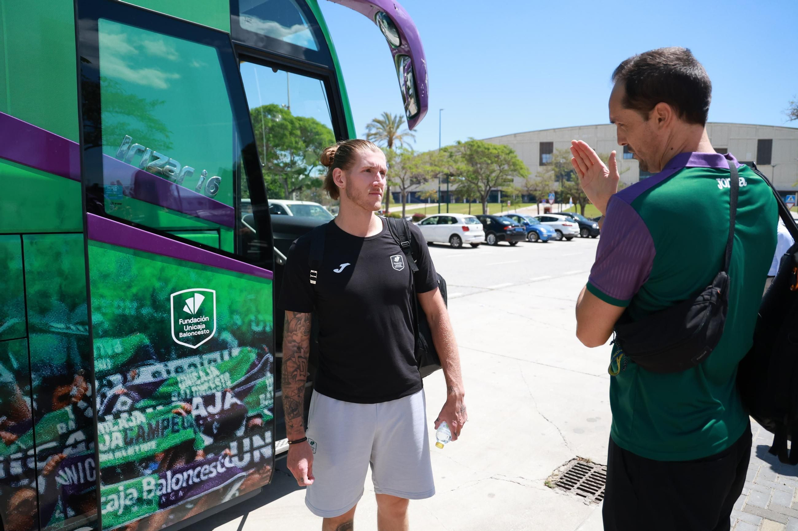 La salida del Unicaja a la Final Four de Atenas, en fotos