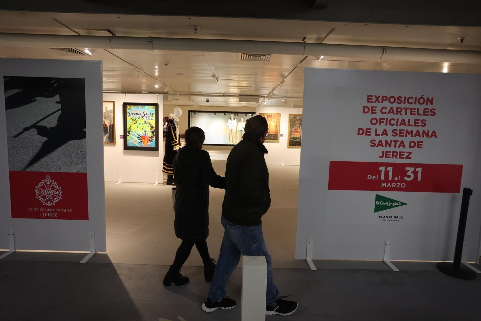 Muestra de carteles de Semana Santa de Jerez en El Corte Inglés