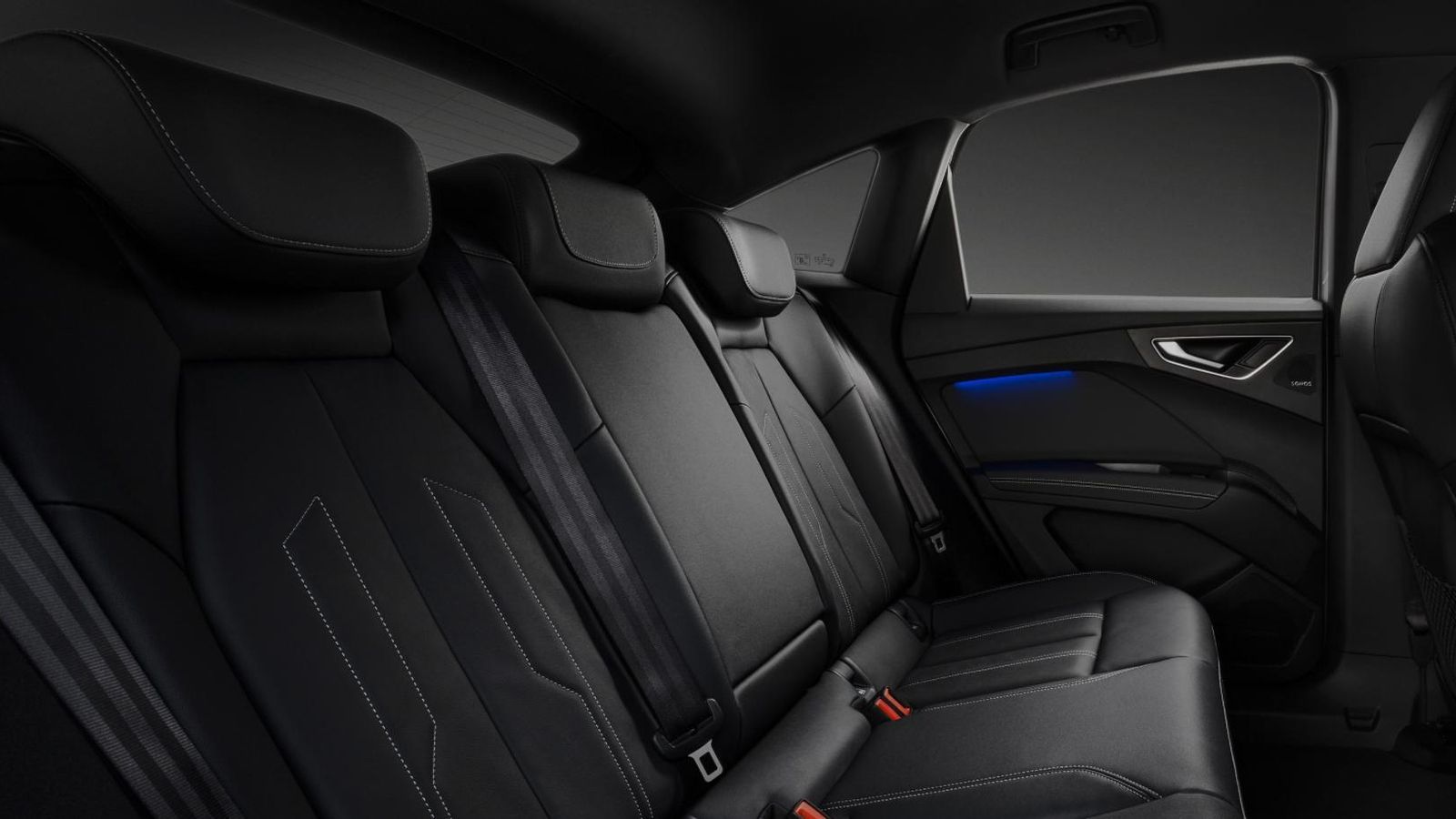 En cuanto a funcionalidad, y como todos los Sportback de Audi, sólo las plazas traseras se ven afectadas por la forma del techo, pero de manera que no dificultan su uso por ocupantes adultos.