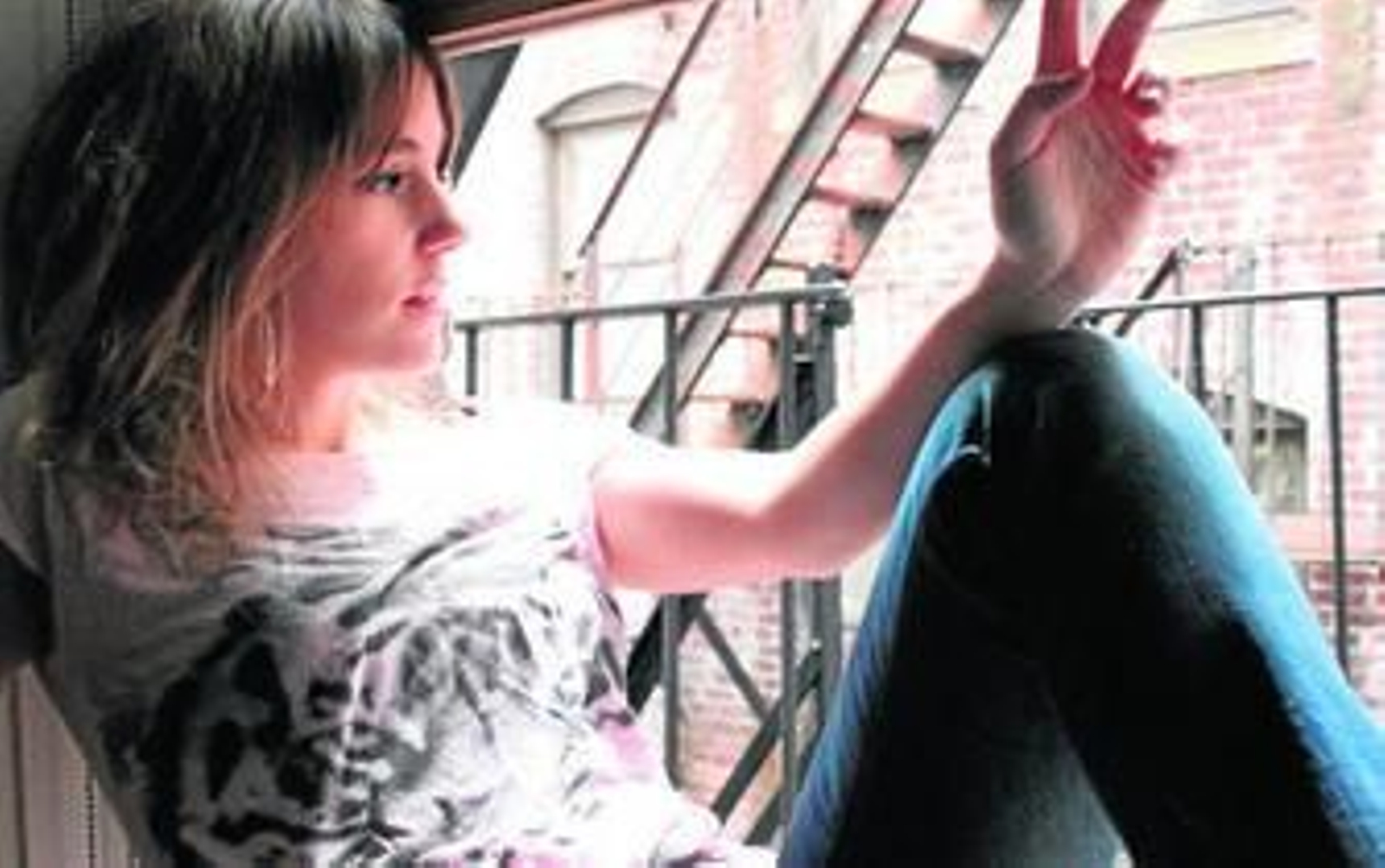 La pianista en su apartamento de Berklee College, donde está becada.