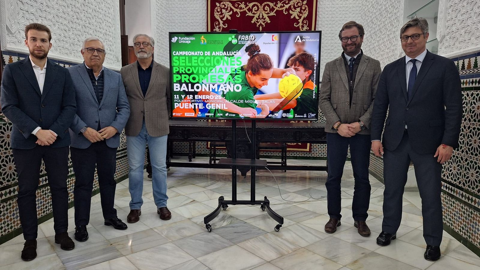 Foto de familia en la presentación del Campeonato de Andalucía infantil promesas de balonmano.