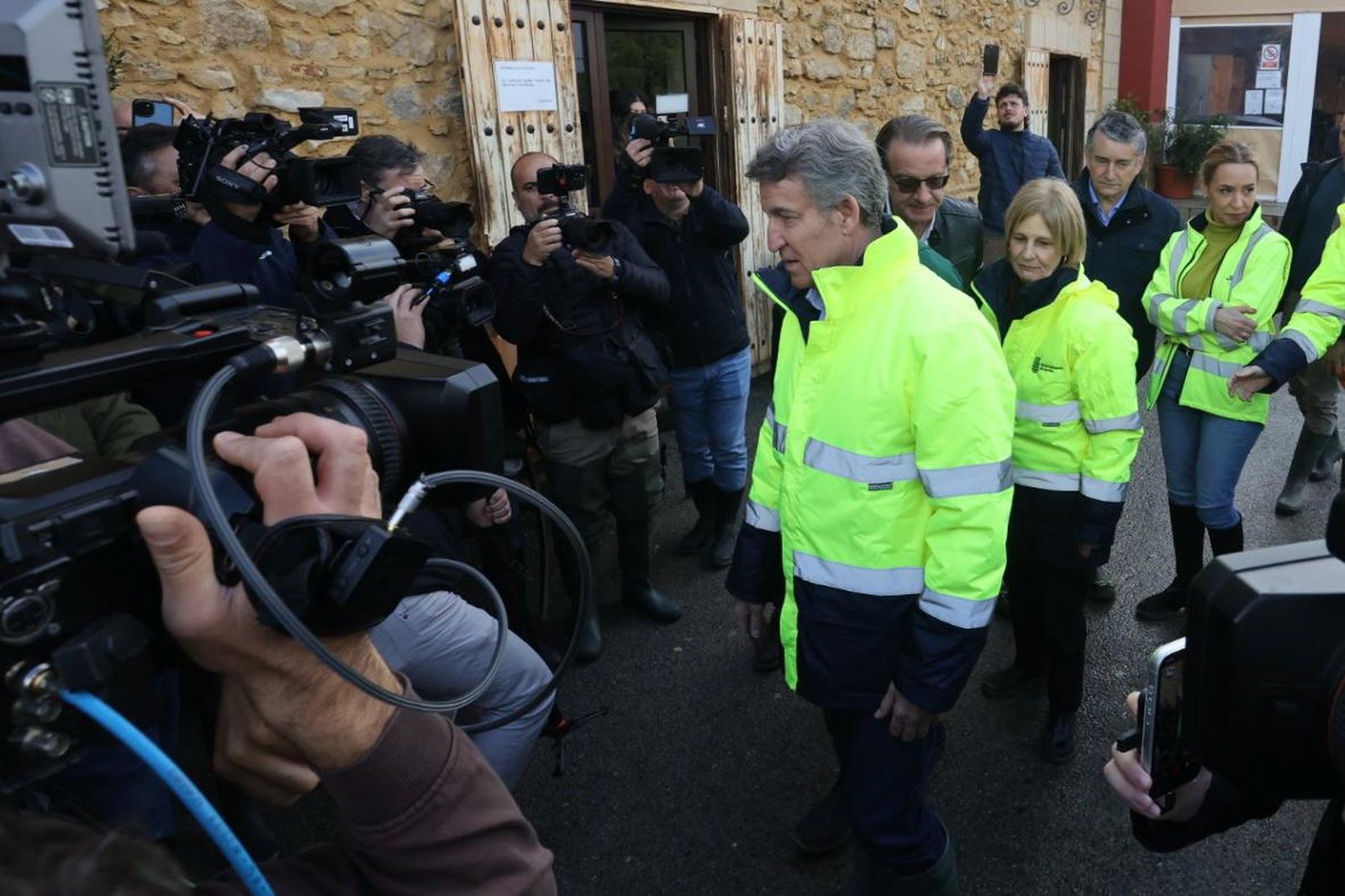 Imágenes de la visita de Alberto Núñez Feijóo y Juanma Moreno a las zonas inundadas de Jerez