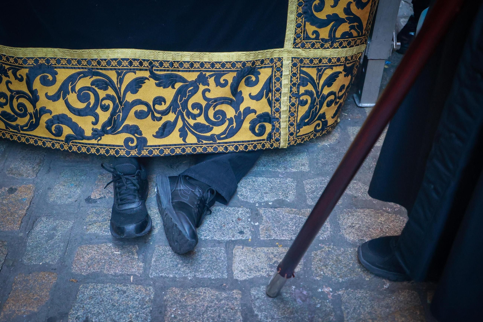 Imágenes de la salida de Descendimiento en la Semana Santa de Cádiz 2025