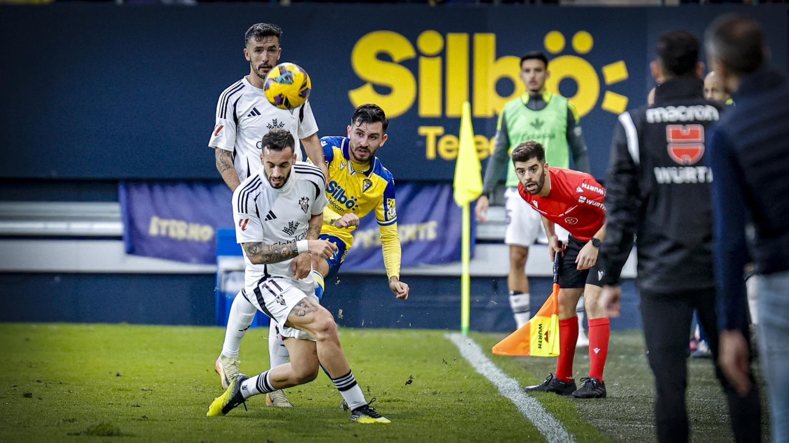 Búscate entre las fotos del partido de fútbol Cádiz CF - Albacete Balompié