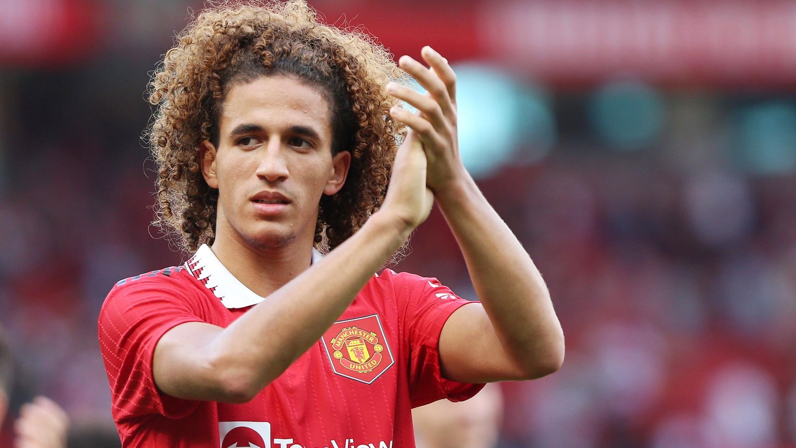 Hannibal Mejbri durante un partido amistoso entre el Manchester United y el Rayo Vallecano