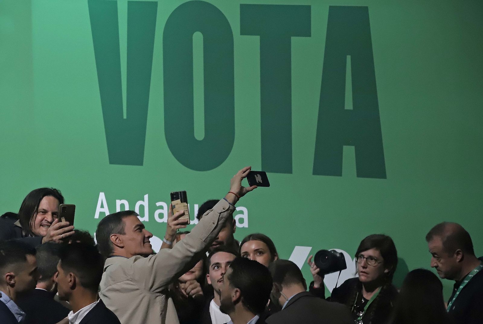 Fotos del mitin del PSOE con Pedro Sánchez y María Jesús Montero en La ...
