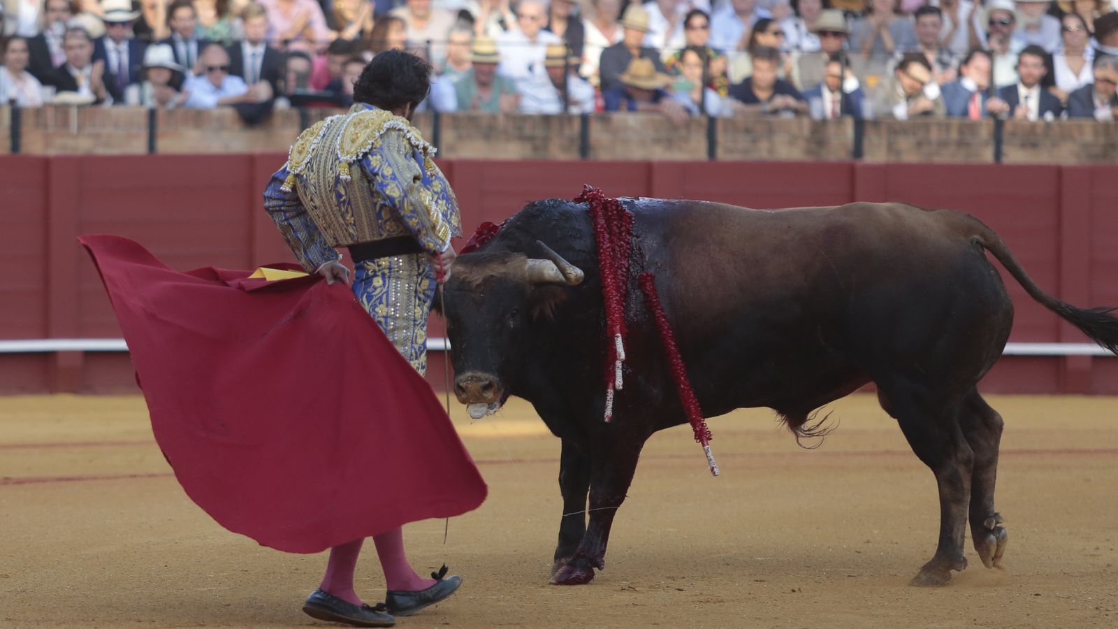 Las imágenes de la corrida del lunes de Feria