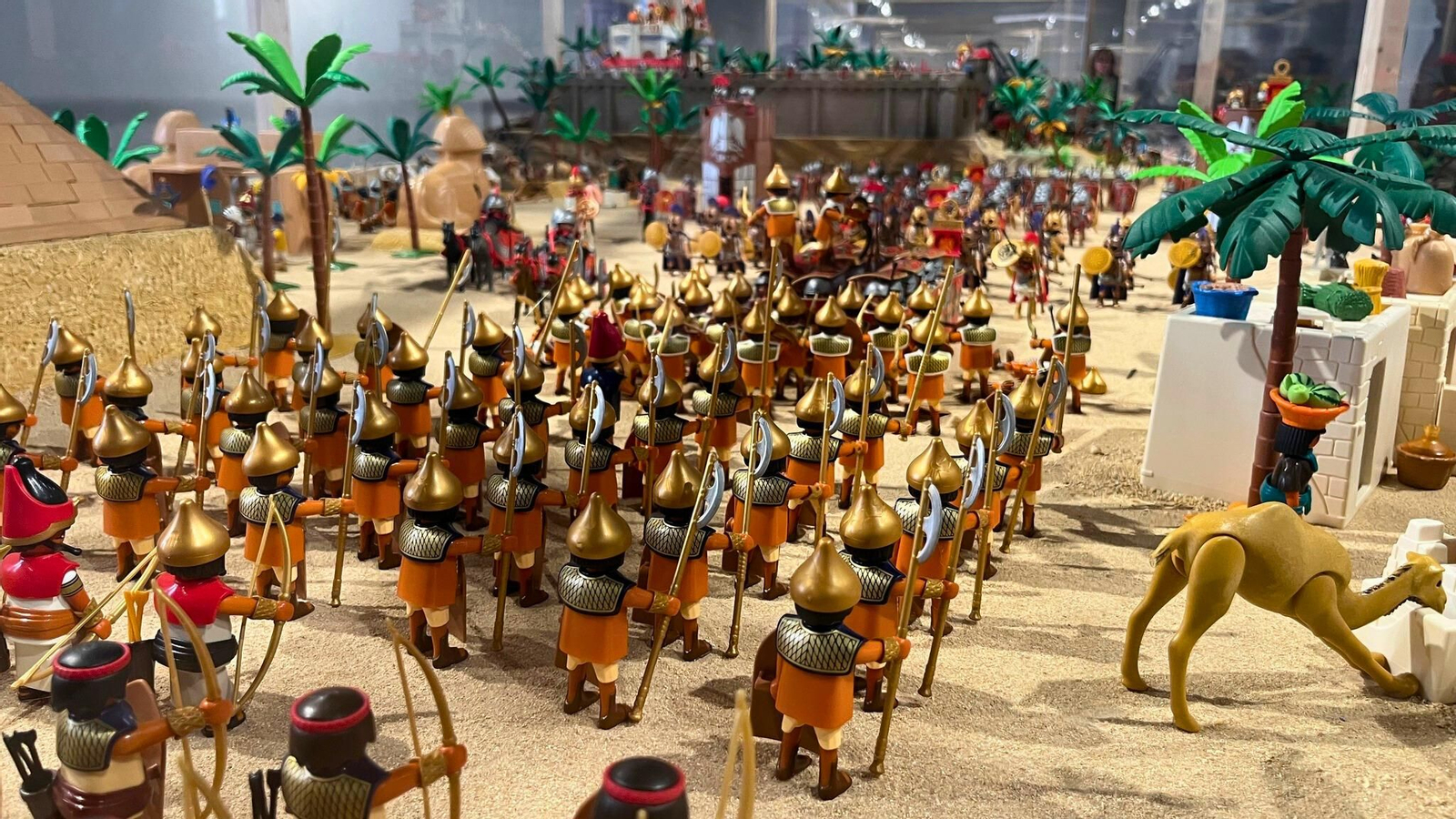 El antiguo Egipto es protagonista de uno de los dioramas que se pueden ver en esta enorme muestra de Playmobil.