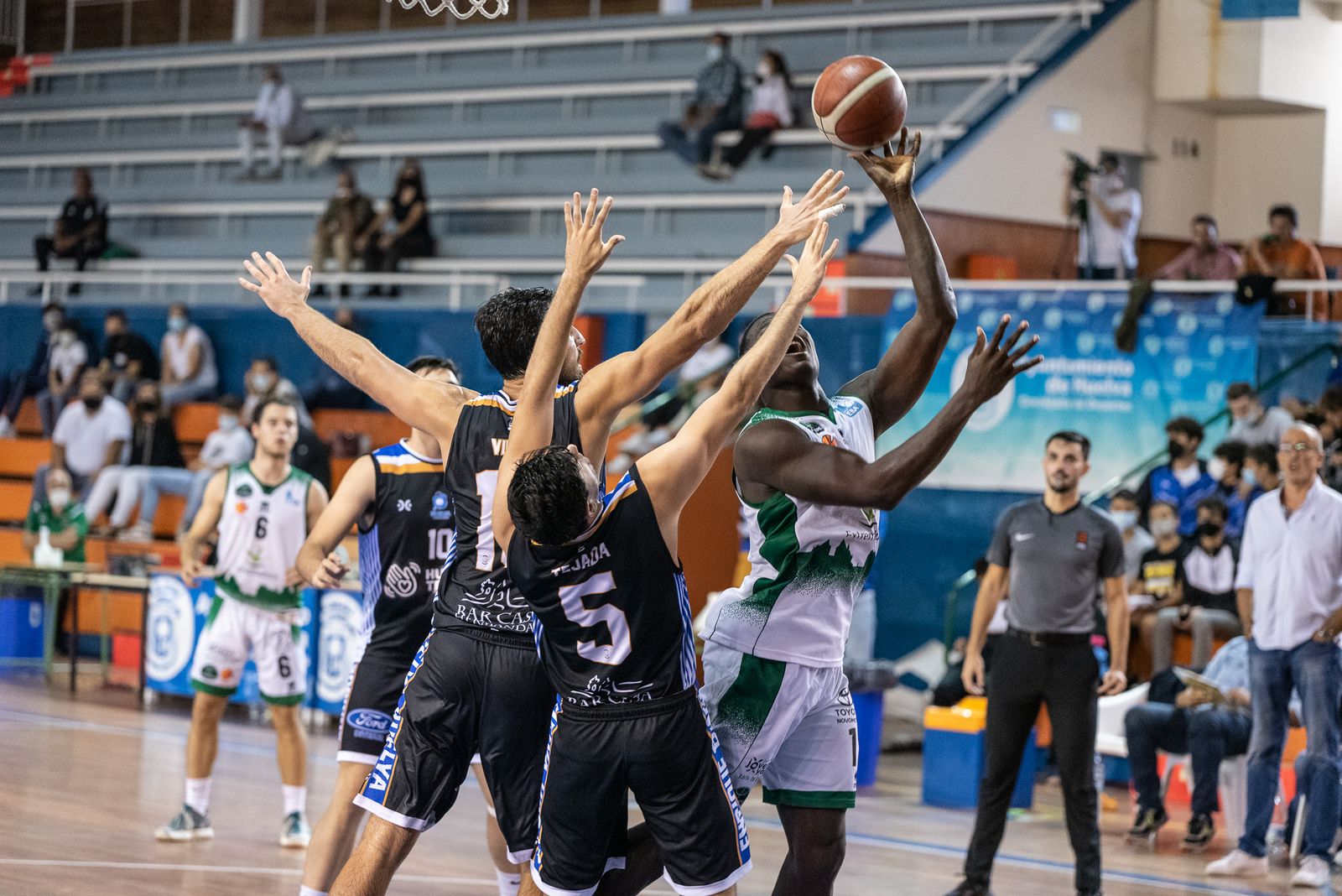 Baloncesto: Imágenes del Huelva Comercio - Extremadura