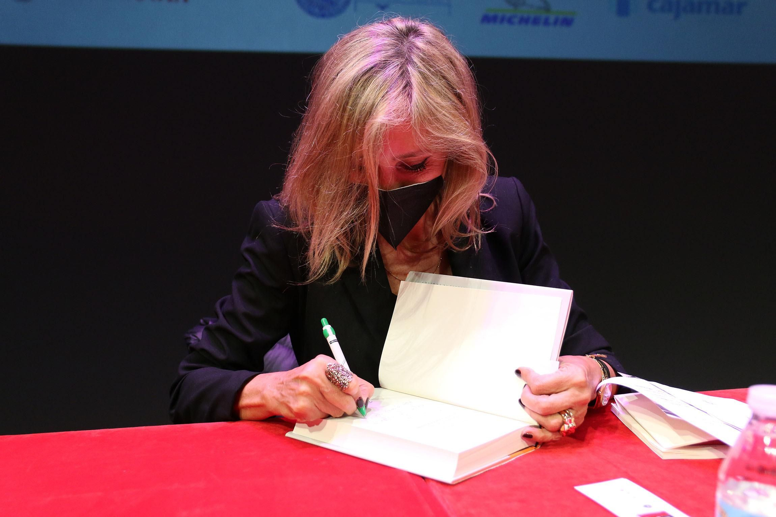 Fotogalería Diario de los Libros, con Marta Robles y su obra 'Pasiones carnales'