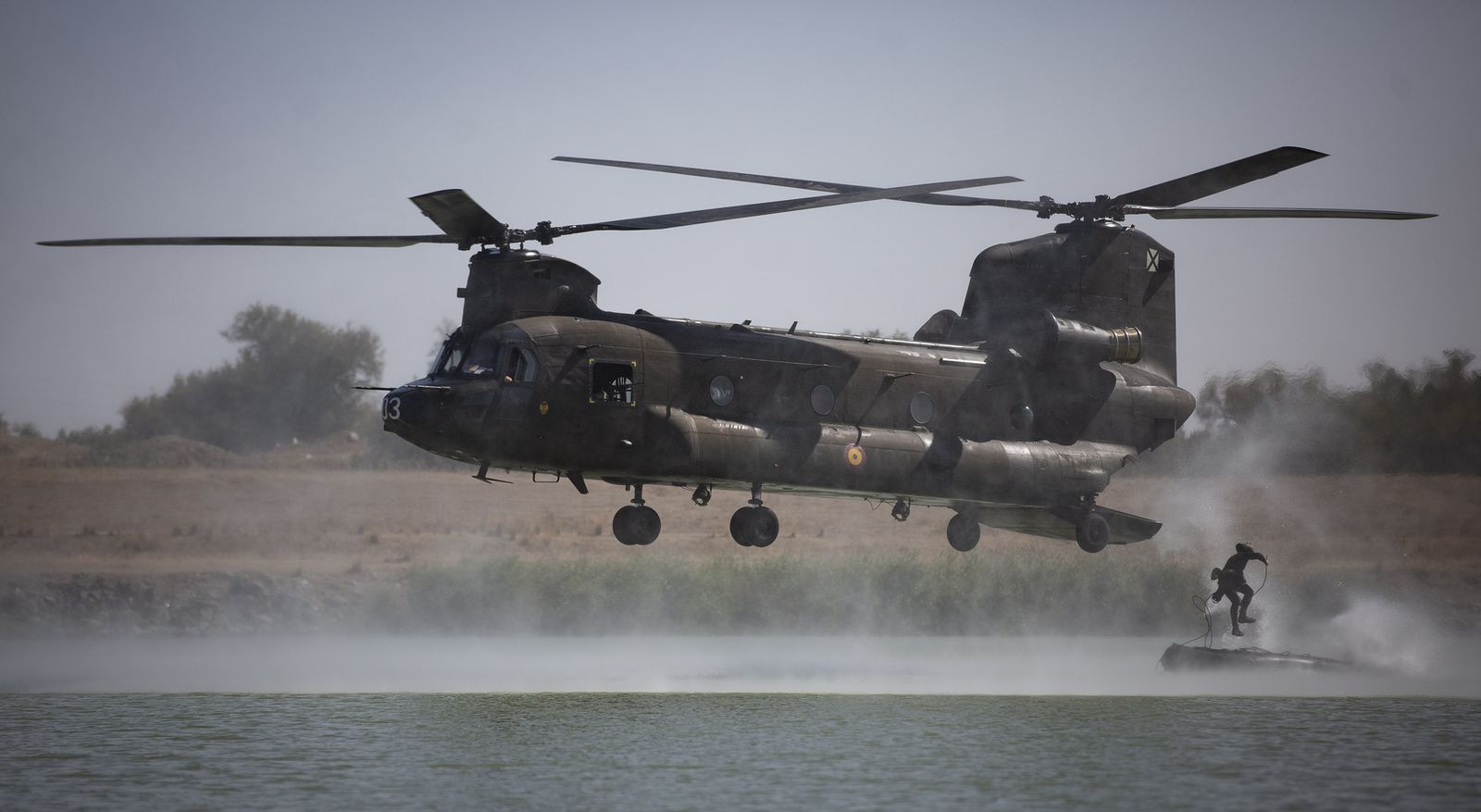 Entrenamiento del Ejército en el río Guadalquivir