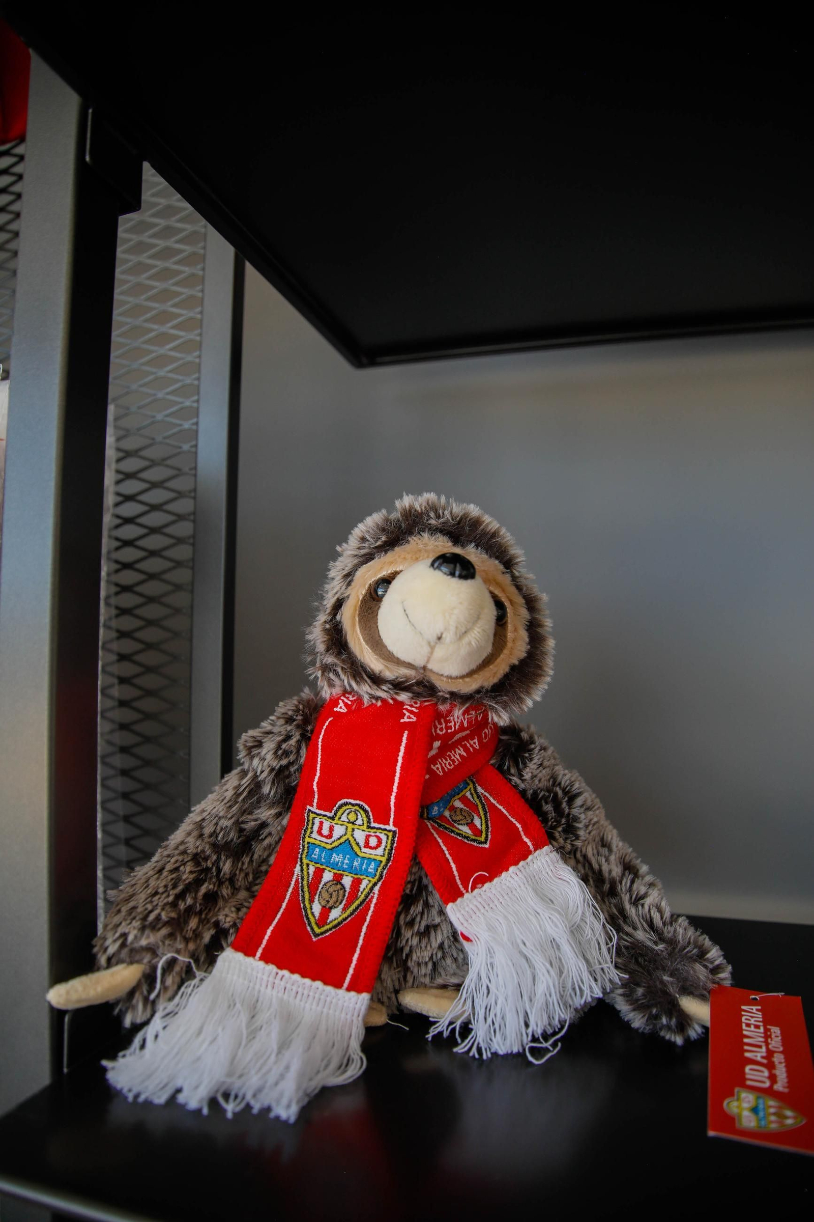 Las imágenes de la campaña de abonos de la UDA y apertura de la tienda del club